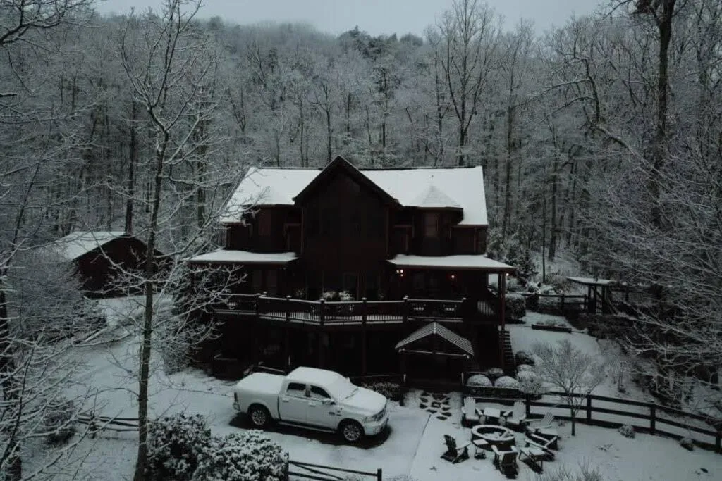Secluded Cabin near Downtown Blue Ridge