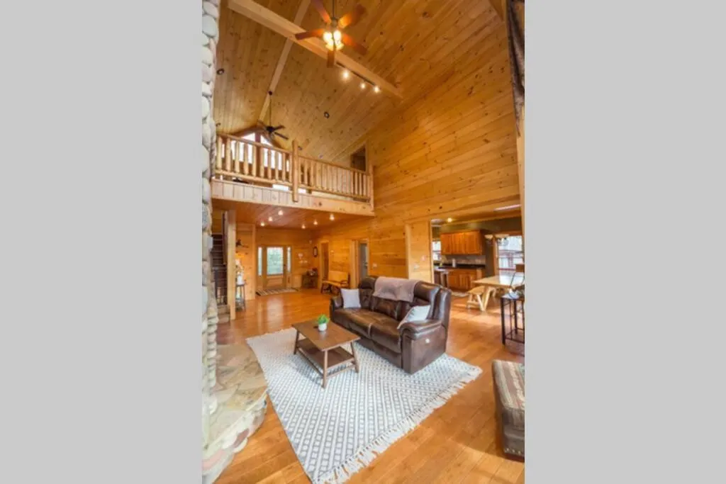 Secluded Cabin near Downtown Blue Ridge