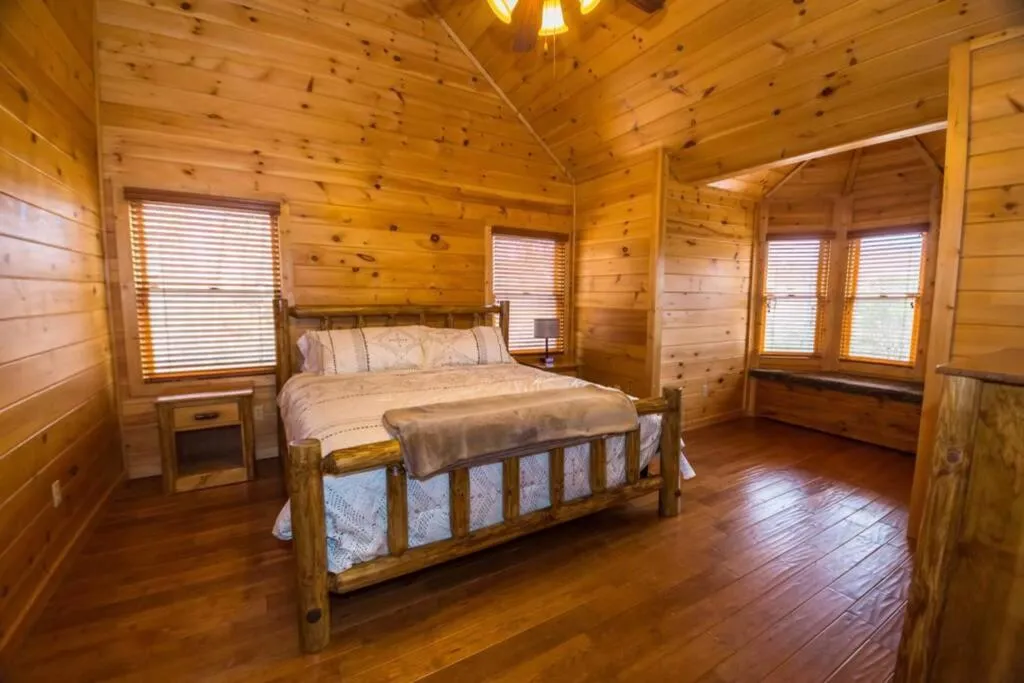 Bed in Secluded Cabin near Downtown Blue Ridge