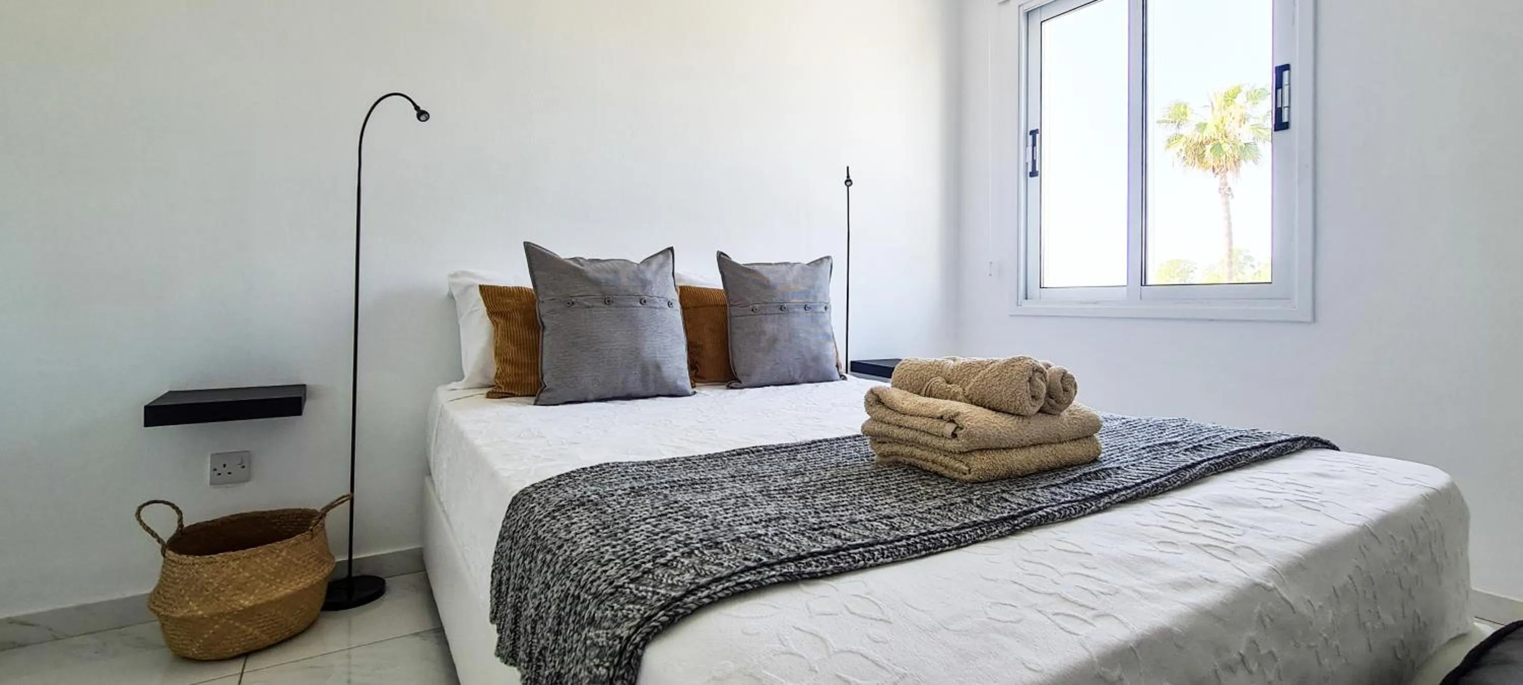 Bed in Phaedrus Living - Seaside Executive Flat Harbour 206