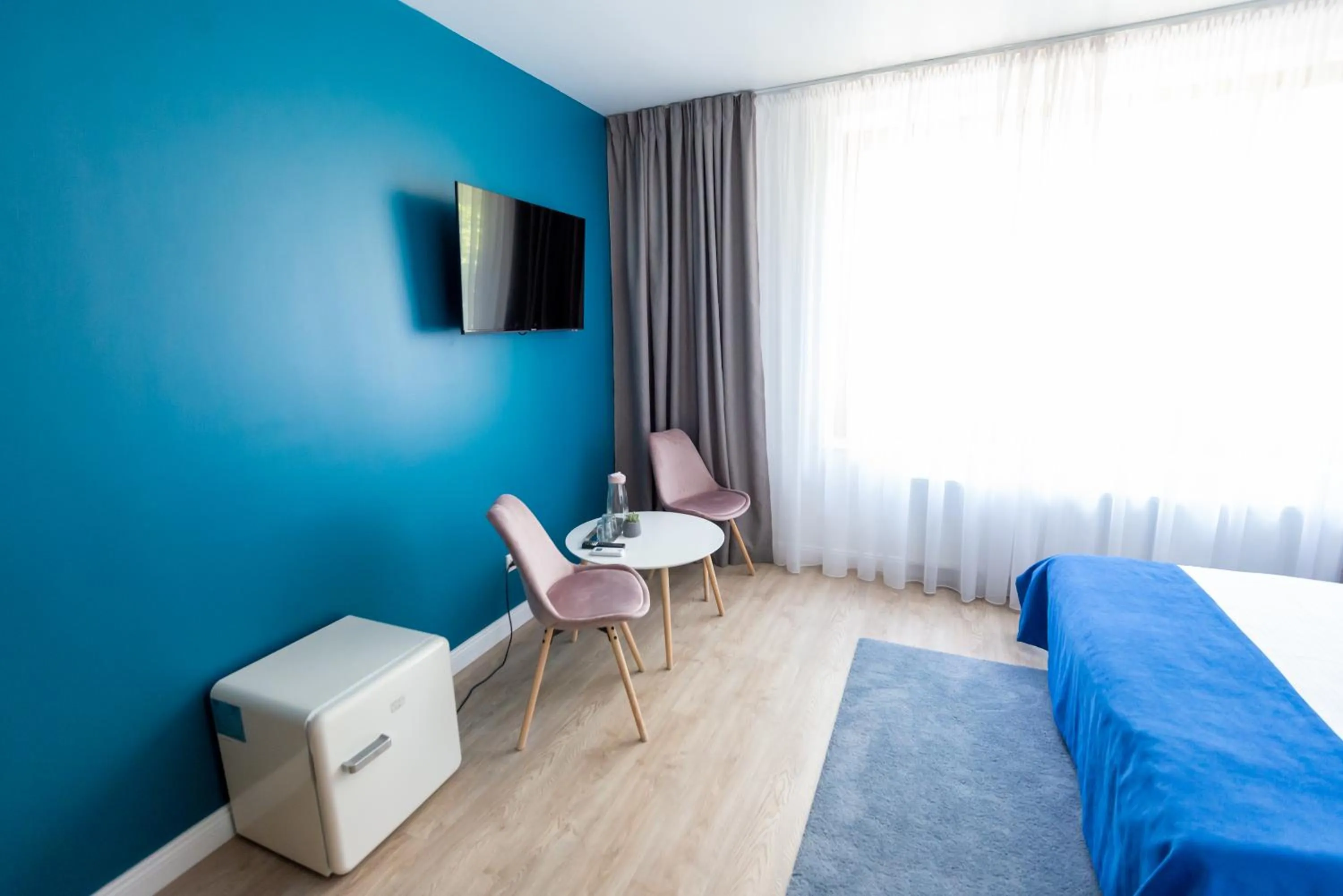 Seating area, Bed in English House