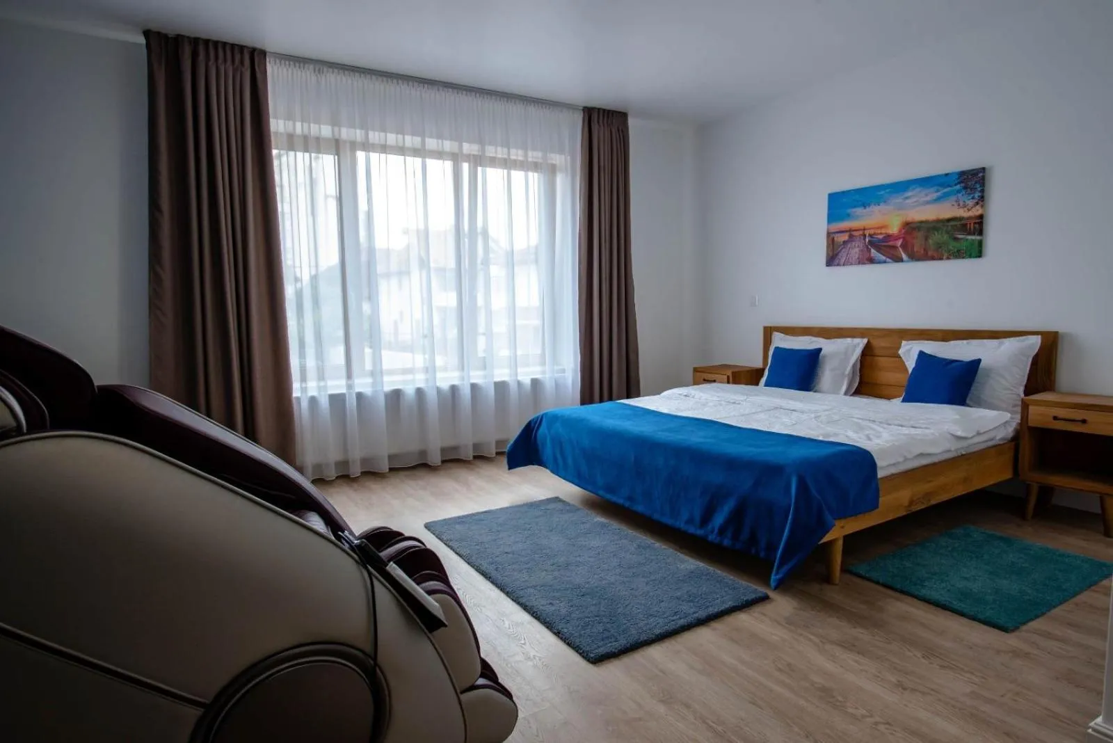 Photo of the whole room, Bed in English House