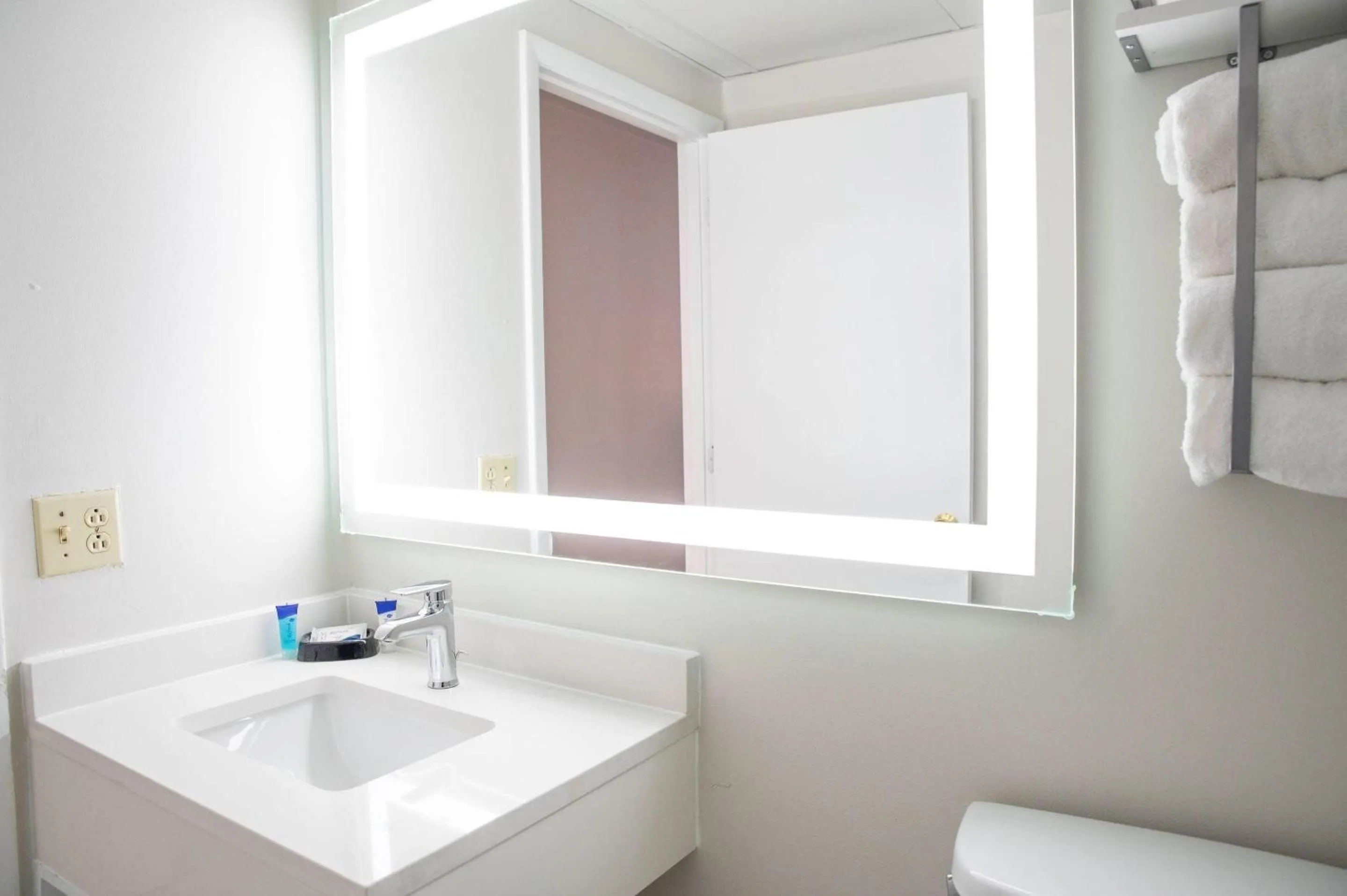 Bedroom in Heritage House Inn on Cape Cod, an Ascend Collection Hotel