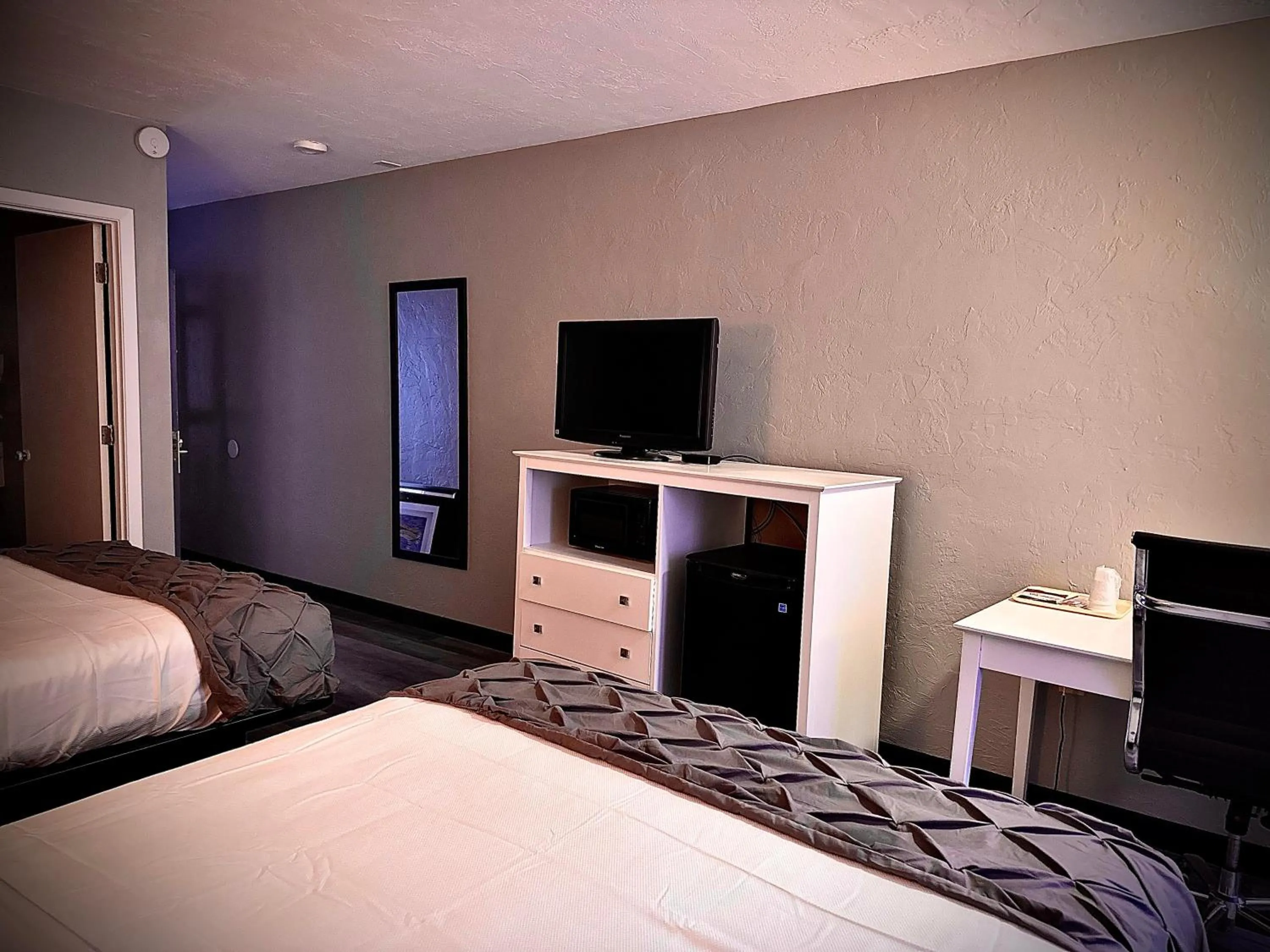 TV and multimedia, Bed in Heritage House Inn on Cape Cod, an Ascend Collection Hotel