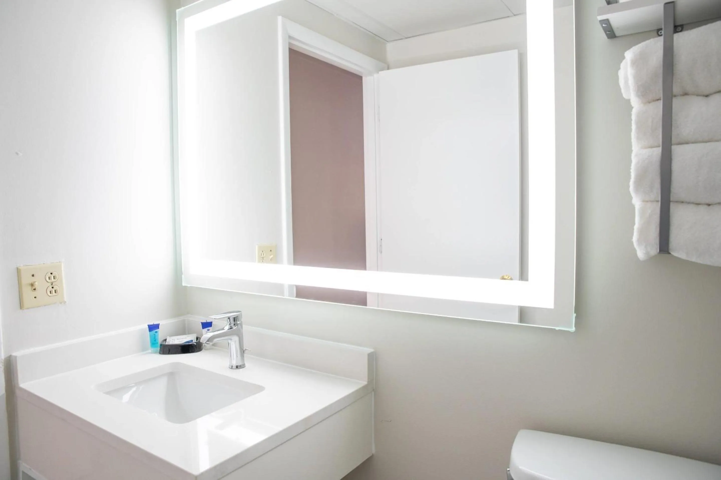 Bedroom in Heritage House Inn on Cape Cod, an Ascend Collection Hotel