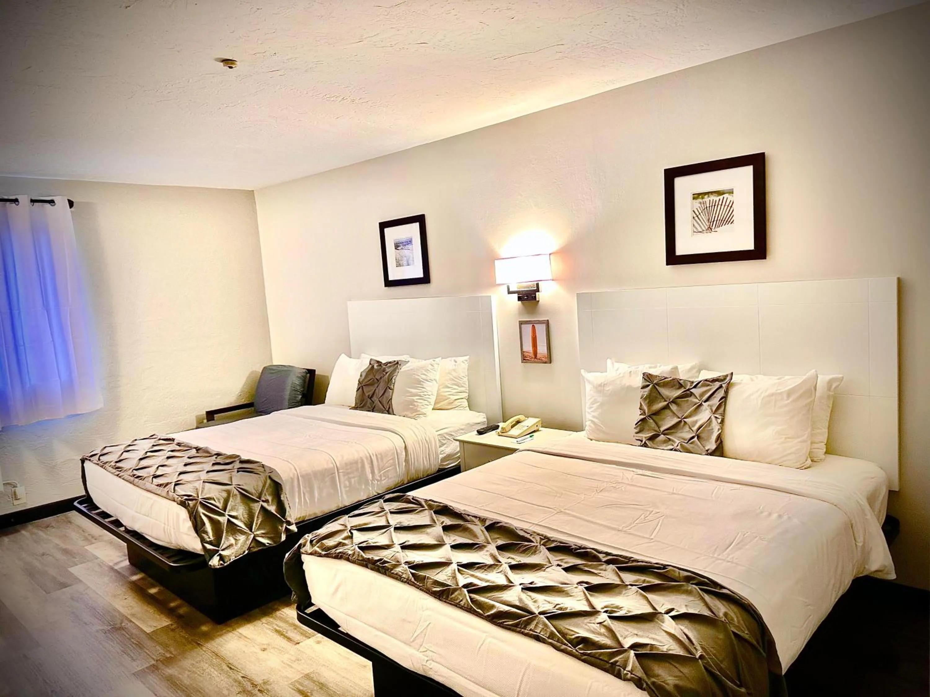 Bed in Heritage House Inn on Cape Cod, an Ascend Collection Hotel