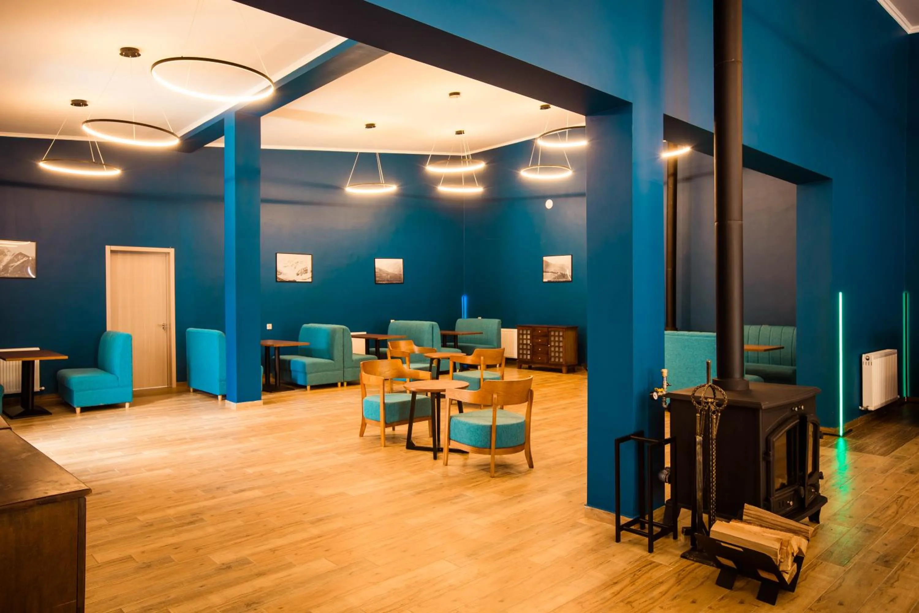 Lounge or bar in Gistola Hotel Mestia