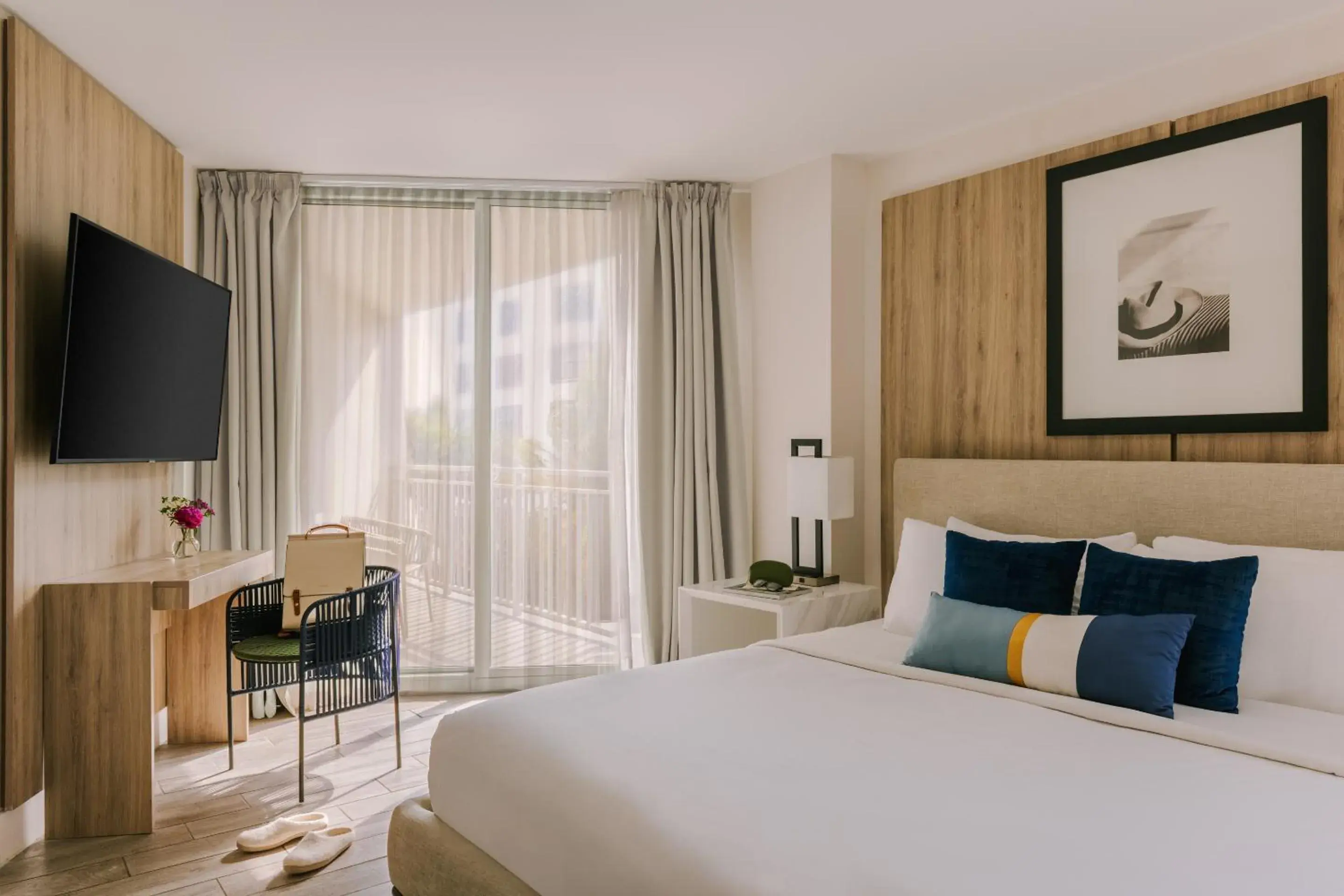 King Room - Disability Access in Hillsboro Beach Resort by Kasa King Room - Disability Access in Hillsboro Beach Resort by Kasa