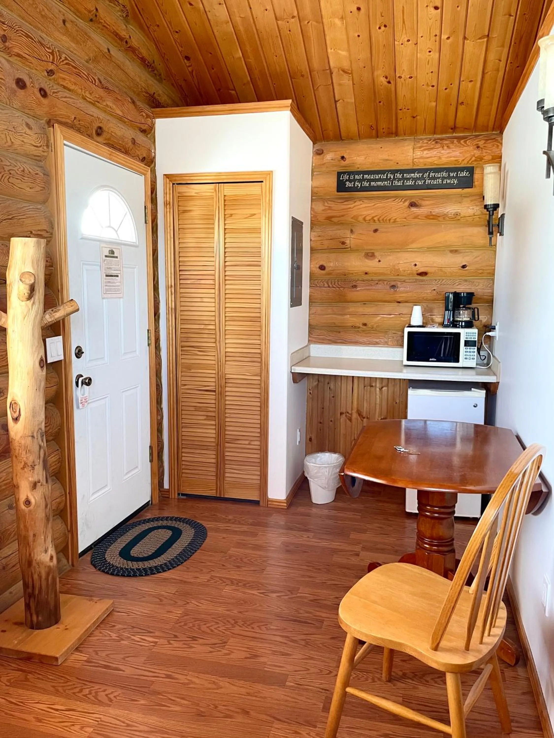 Kitchen or kitchenette in Country Cabins Inn
