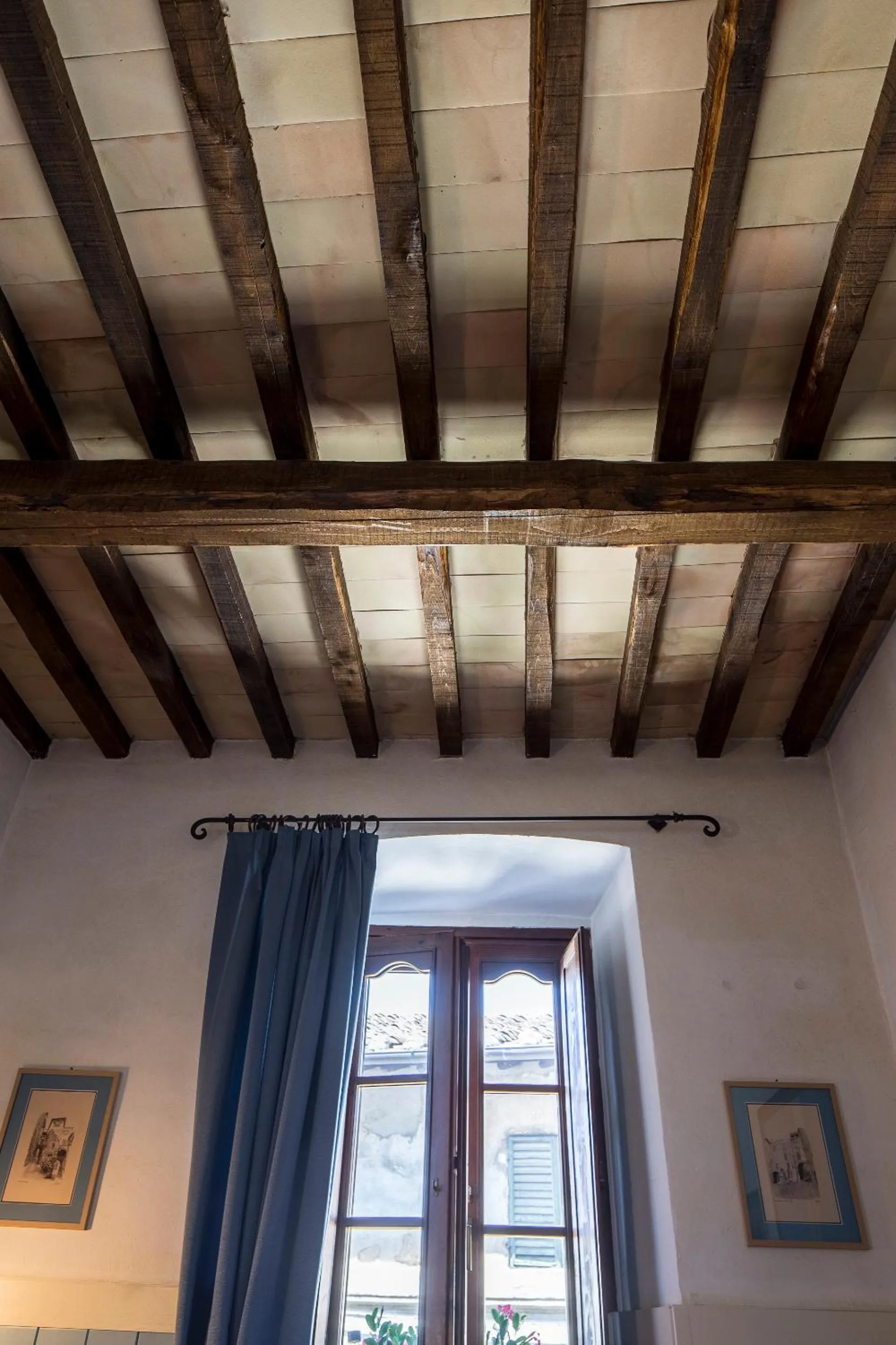 Decorative detail in Porta Del Tempo