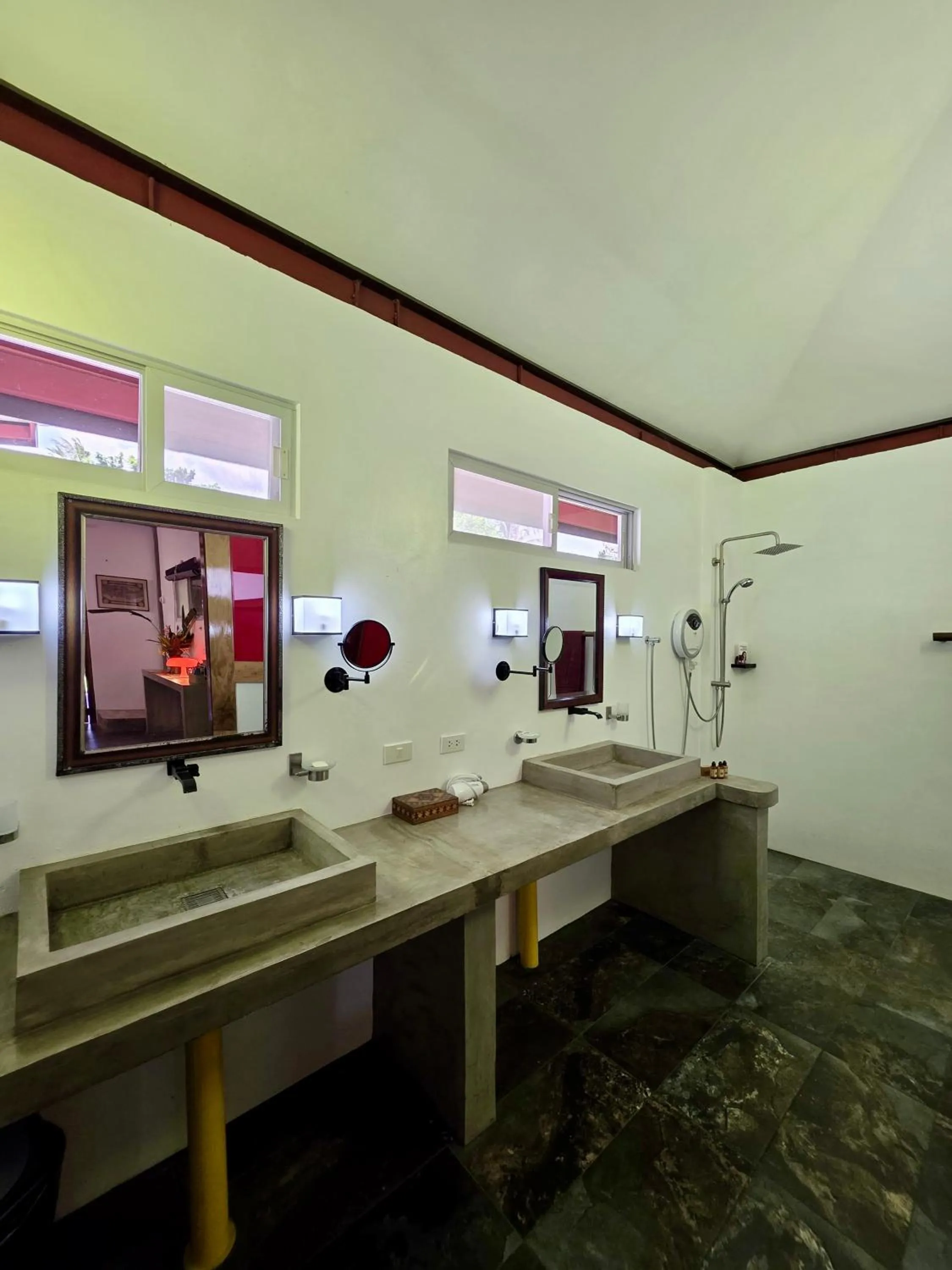 SomeWhere Else Boutique Resort