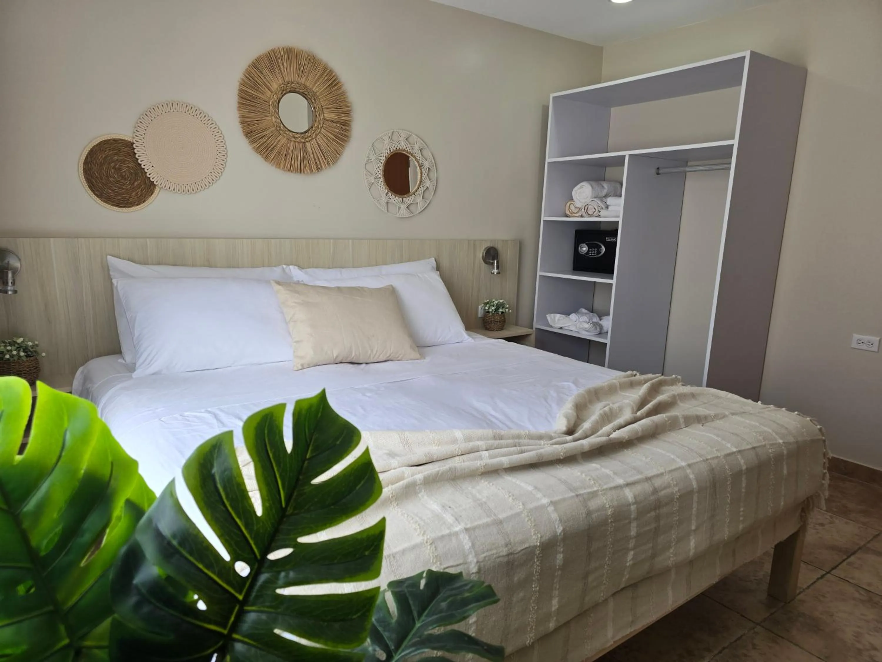 wardrobe, Bed in Rooi Santo Residence