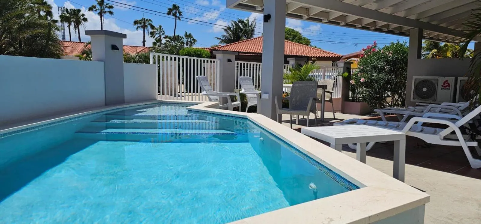 Swimming pool in Rooi Santo Residence