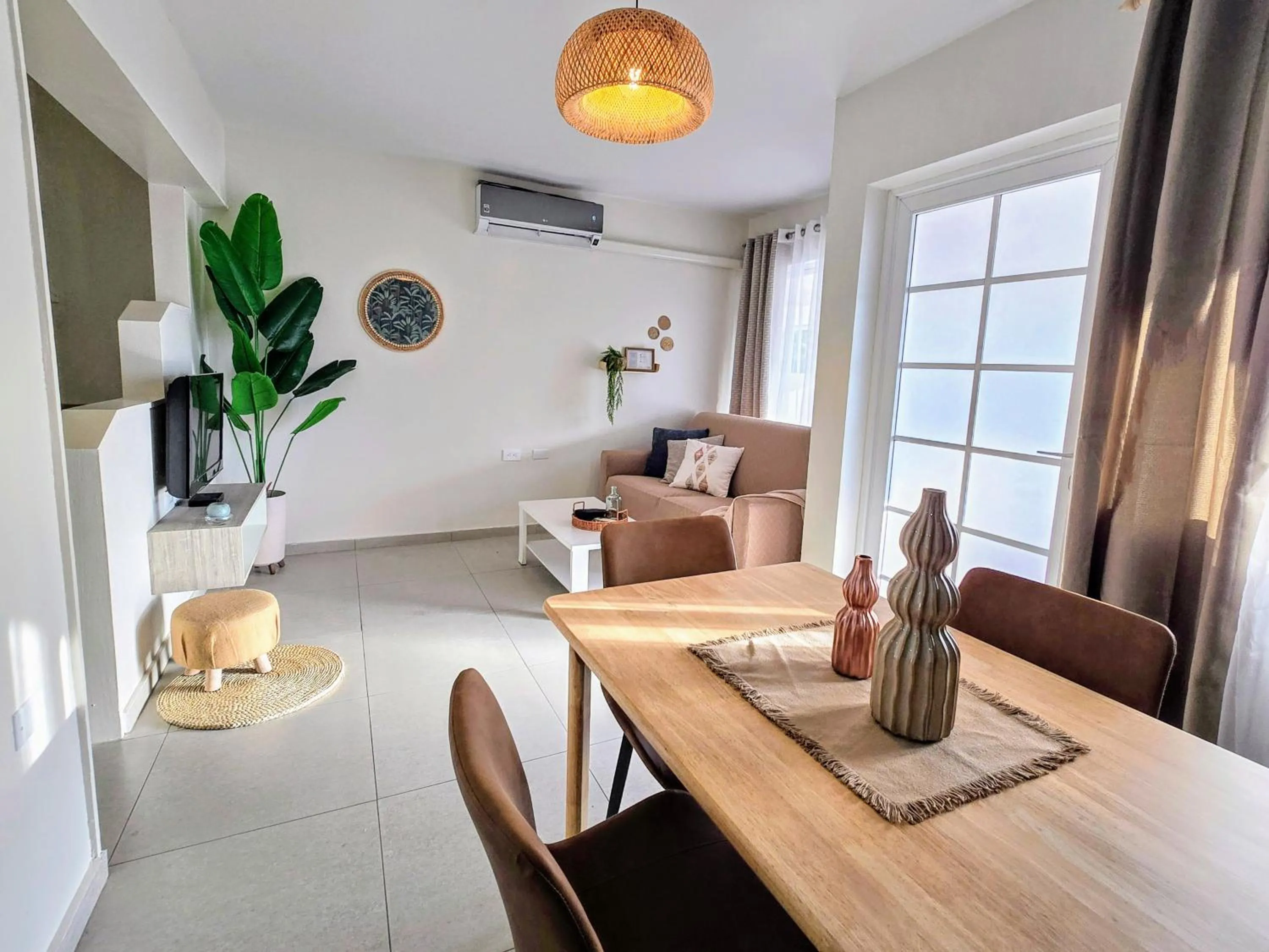 Dining area in Rooi Santo Residence