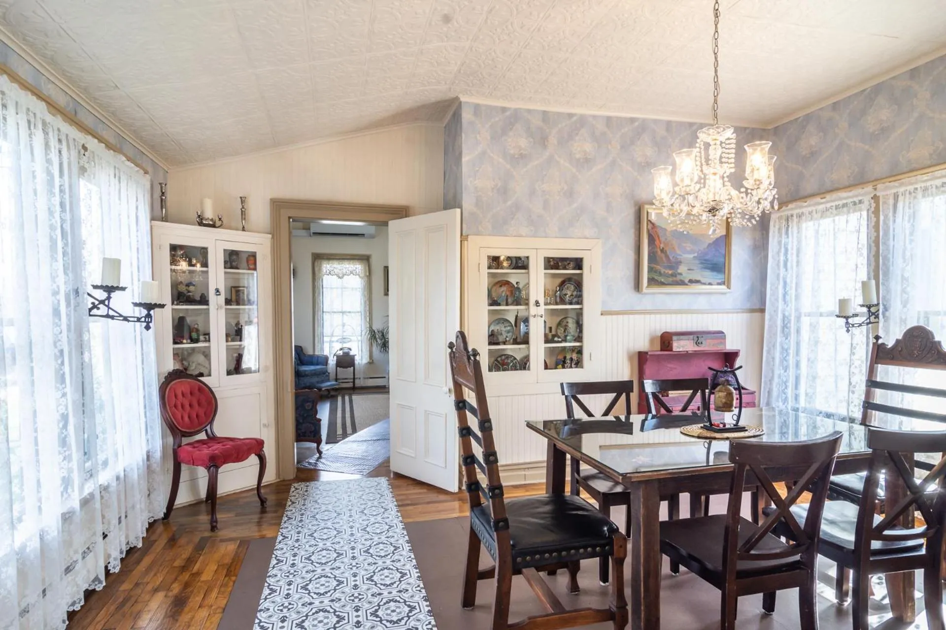 Coffee/tea facilities in HISTORICAL JOHN RAST HOUSE circa 1875