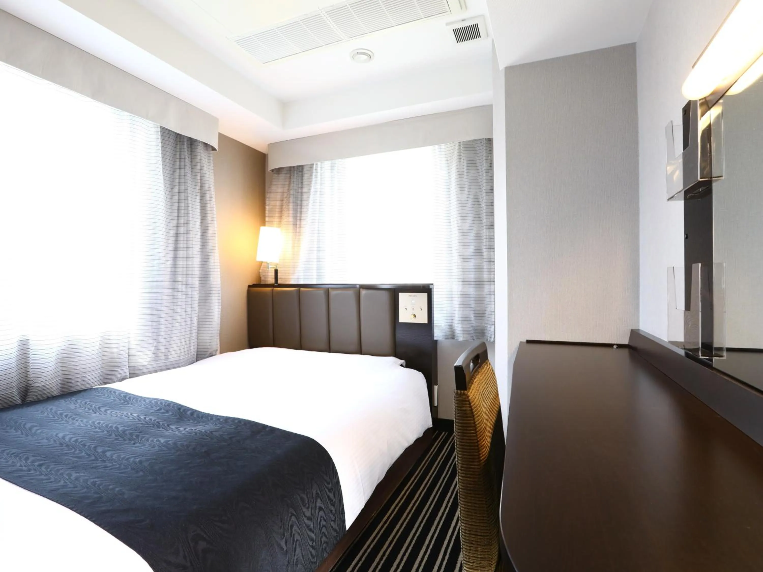 Bed in APA Hotel Ginza Takaracho Tokyo Eki Yaesu Minamiguchi