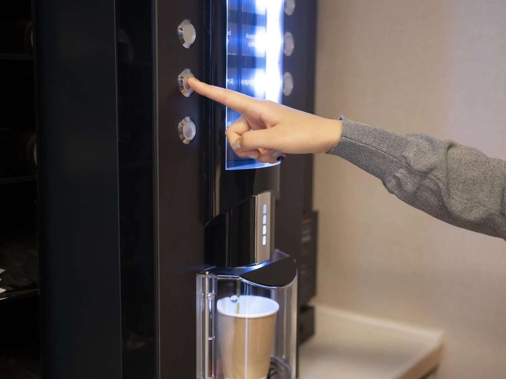 Communal lounge/ TV room in Hotel Oriental Express Fukuoka Tenjin