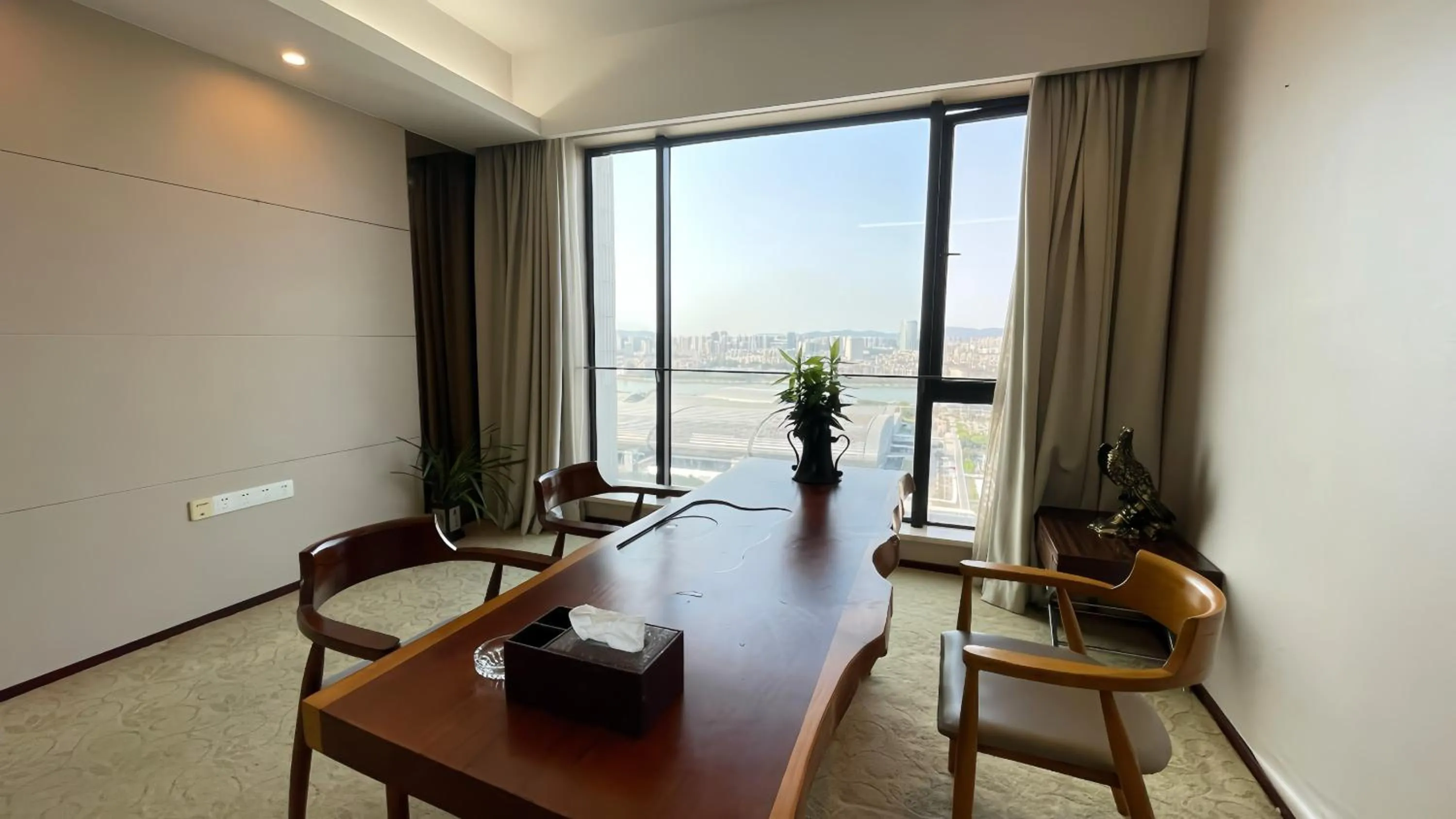 Two-Bedroom Suite in Guangzhou Xing Yi International Apartment - Poly World Branch