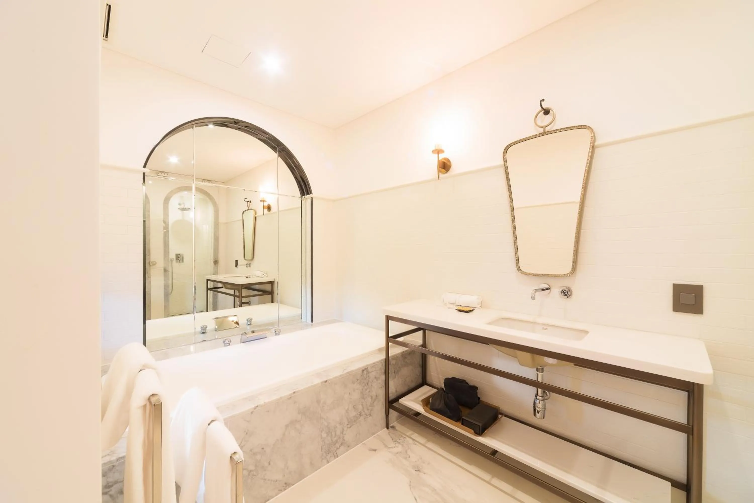 Bathroom, Bed in Hotel Museo Cheongju