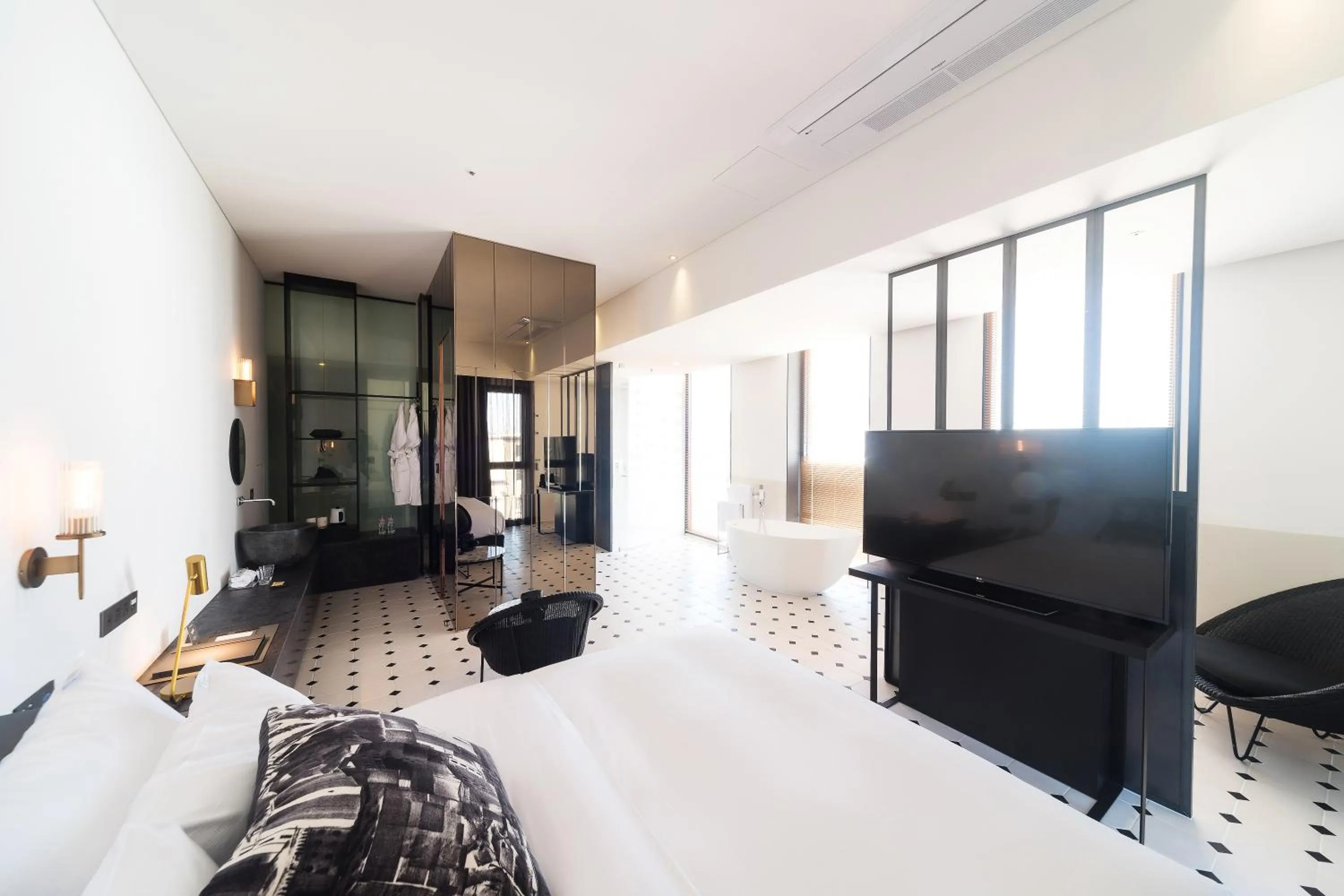 Photo of the whole room, Bed in Hotel Museo Cheongju