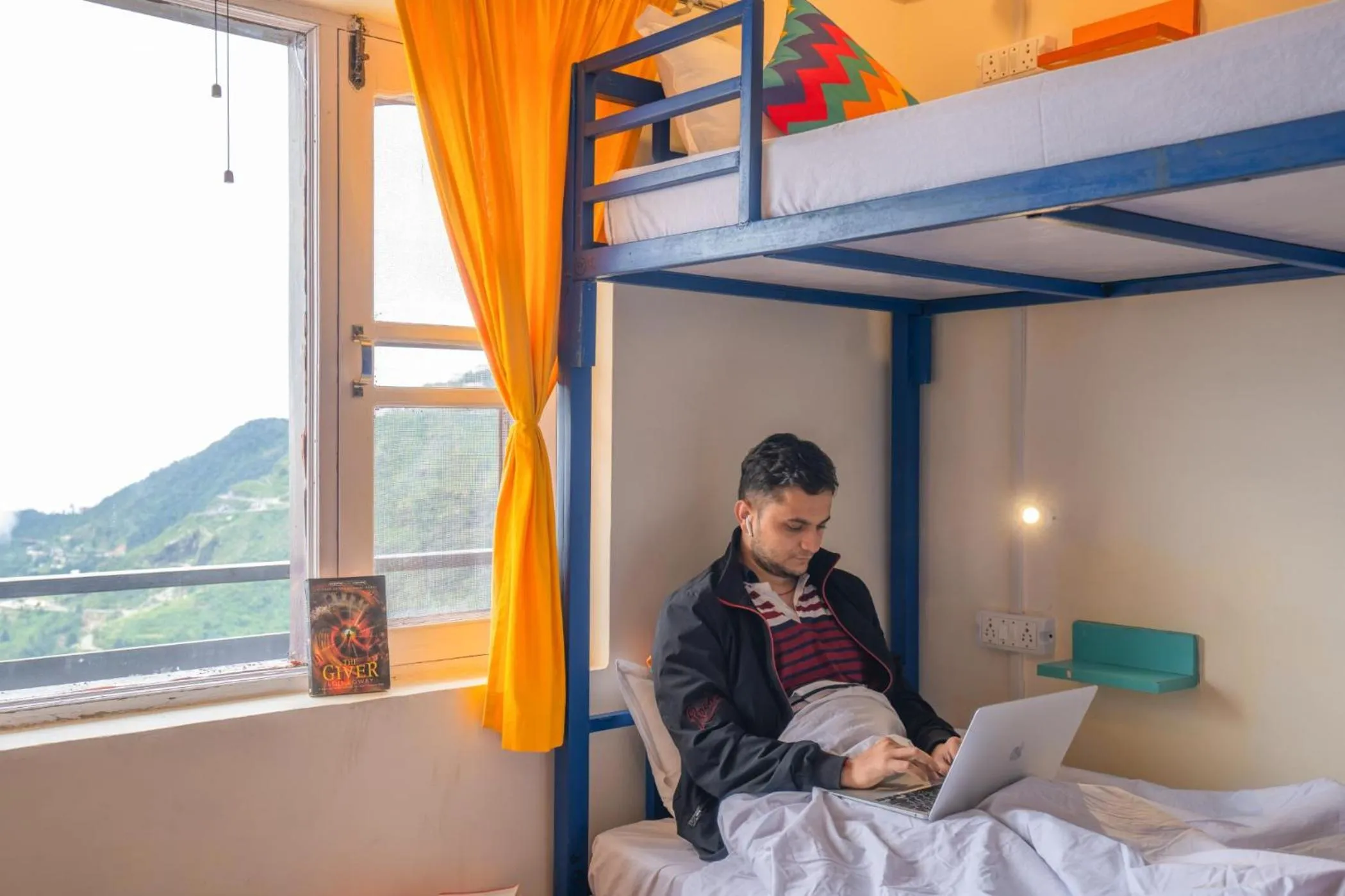 Mountain view, Bed in goSTOPS Mussoorie, Library Road