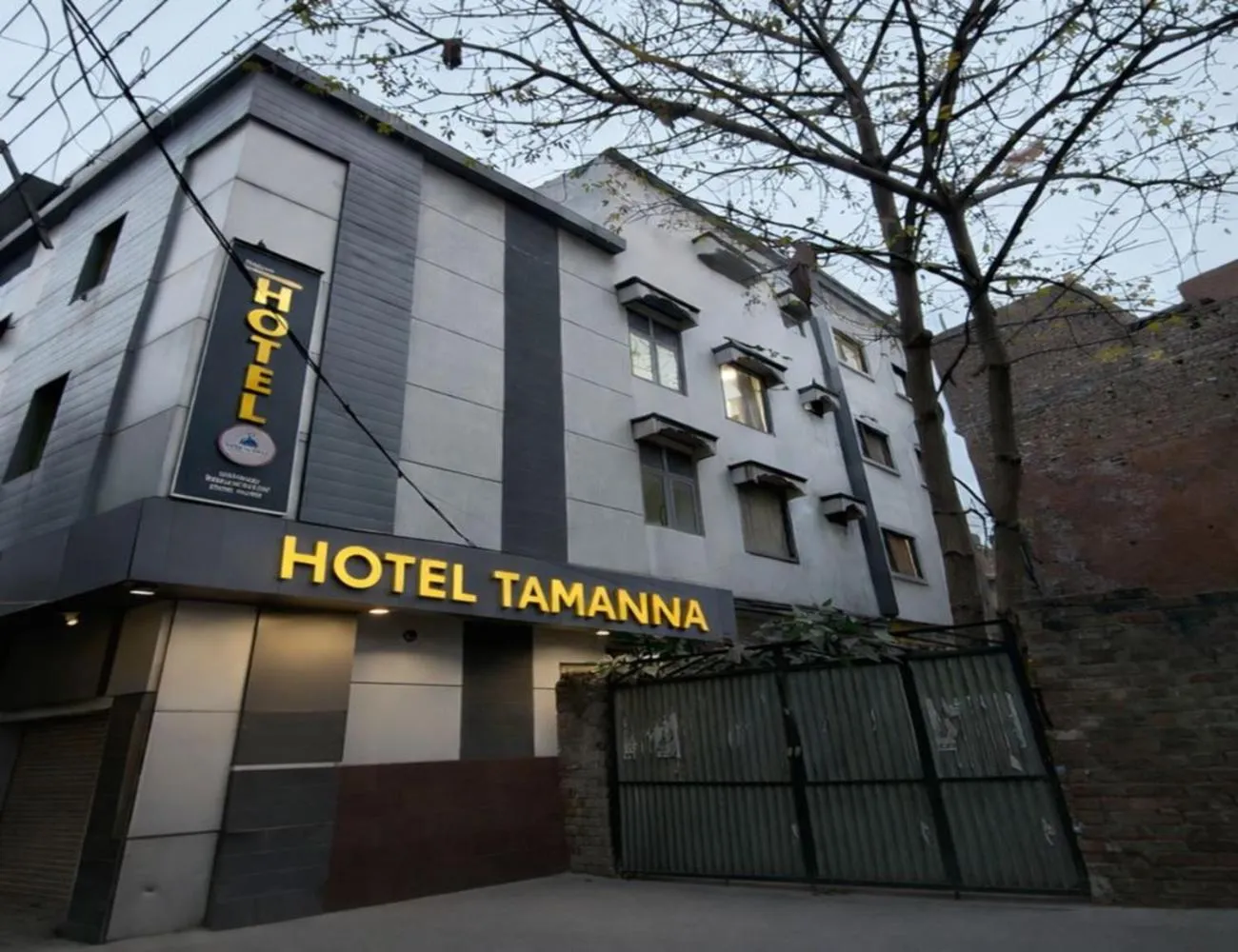 Property building in Hotel Tamanna - 50 Meter from Golden Temple