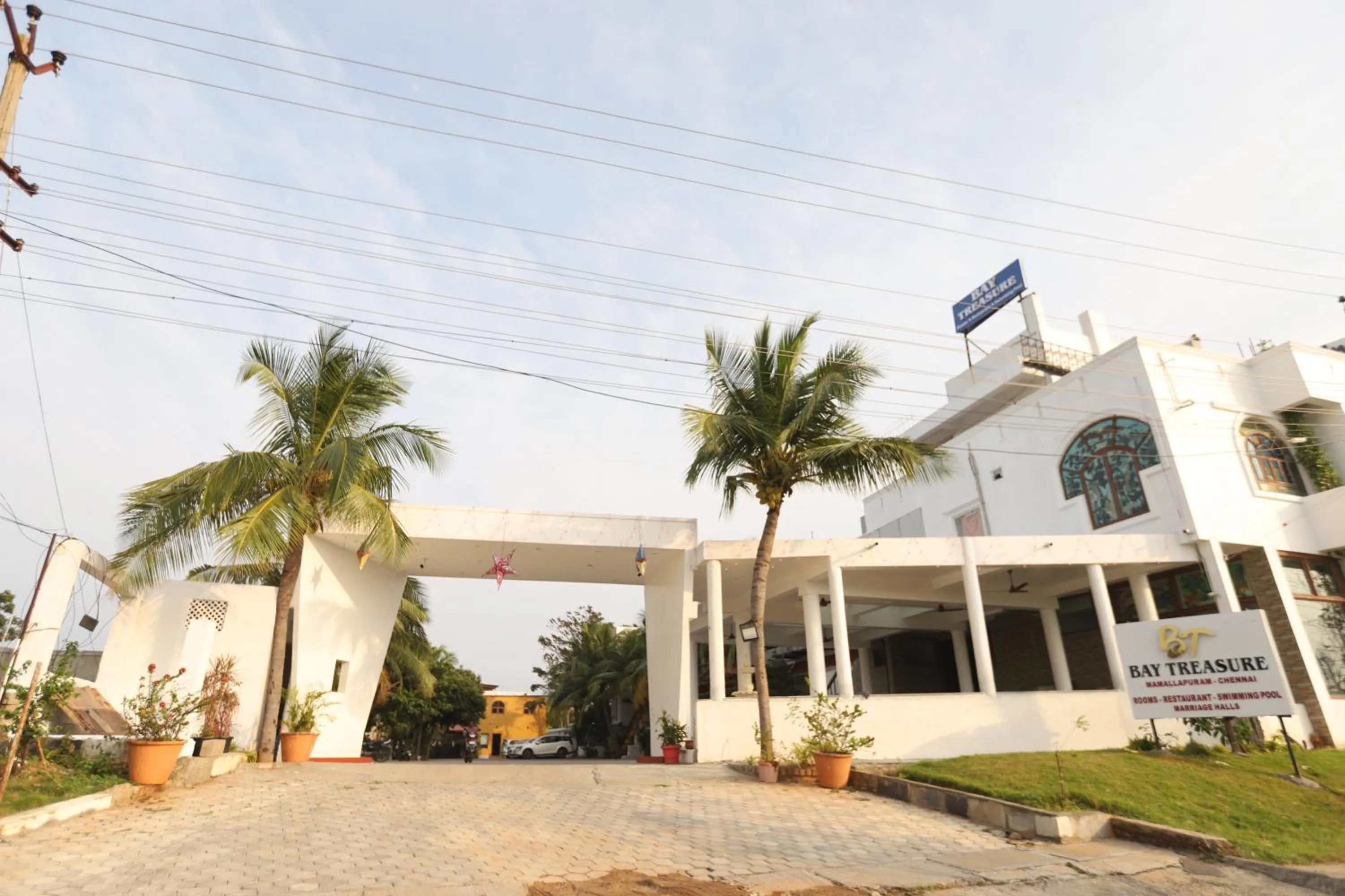 Facade/entrance in Hotel BAY TREASURE