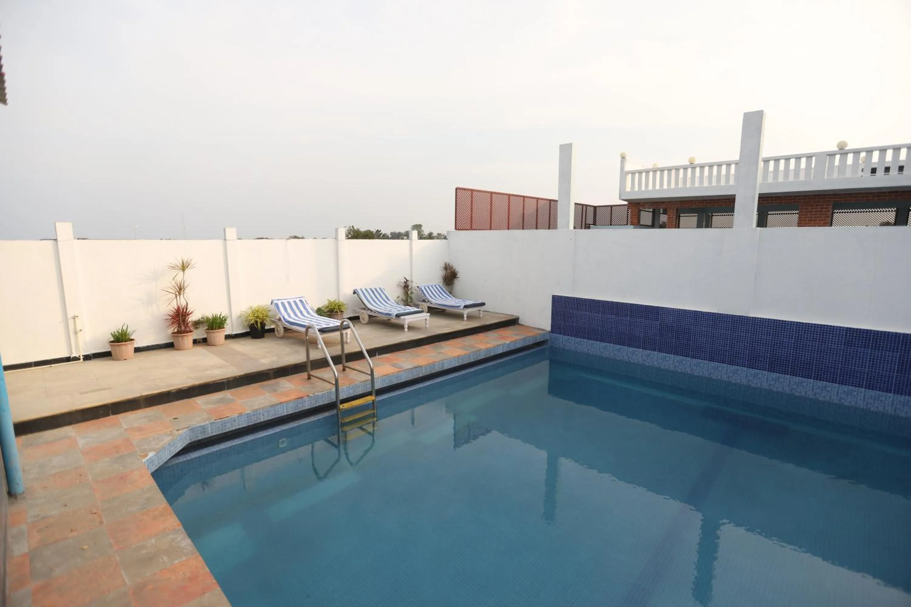 Swimming pool in Hotel BAY TREASURE
