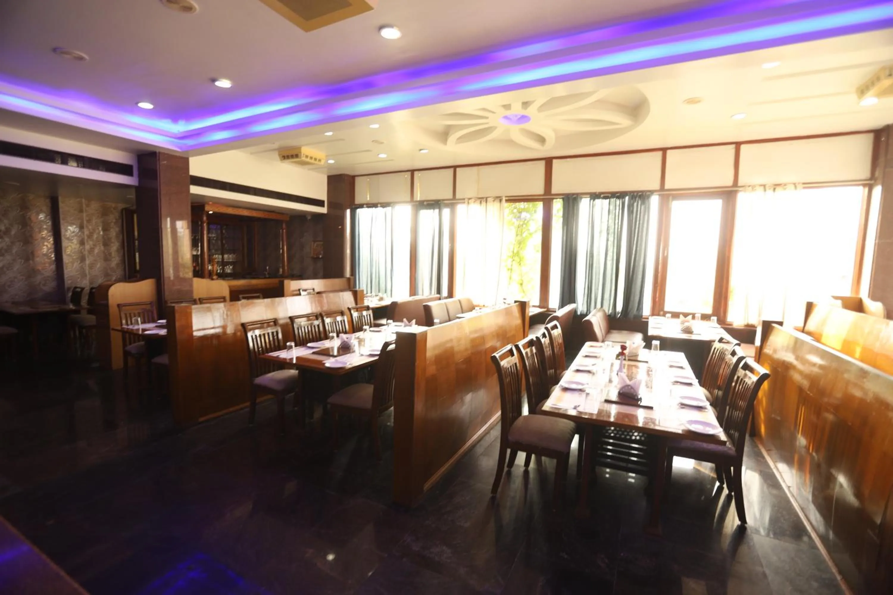 Restaurant/places to eat in Hotel BAY TREASURE