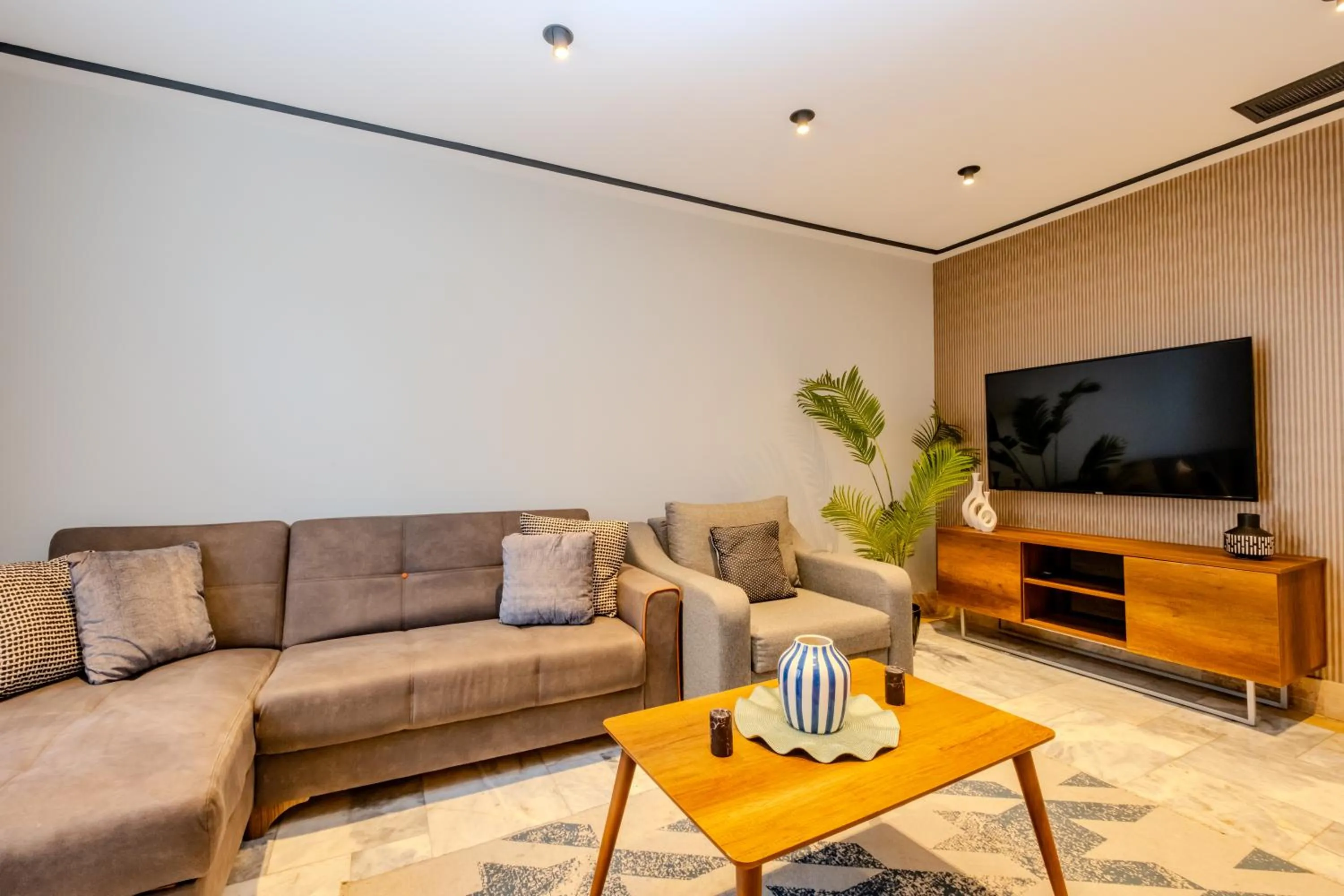 Communal lounge/ TV room in Home Of Istanbul