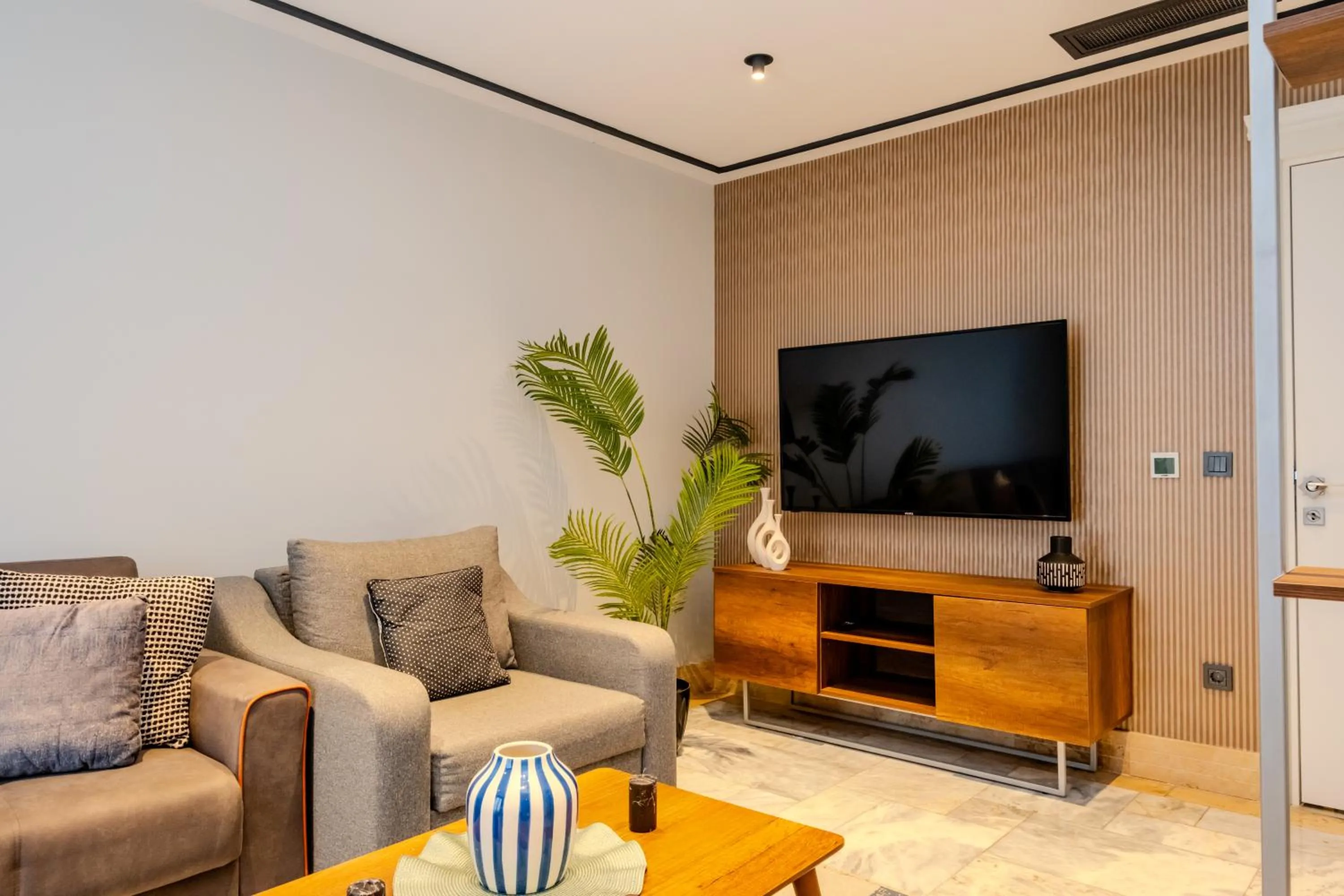 Communal lounge/ TV room in Home Of Istanbul