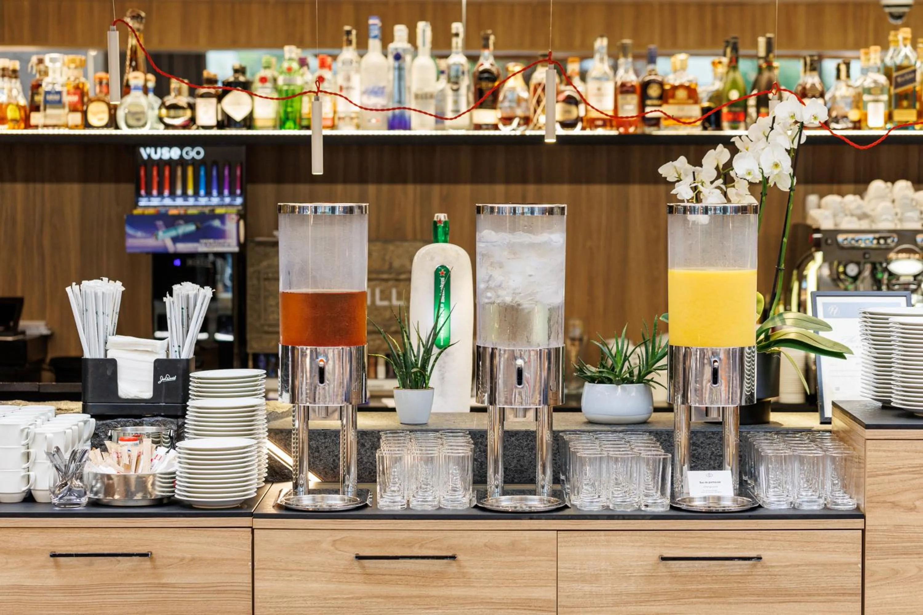 Restaurant/places to eat in Qosmo Brasov Hotel