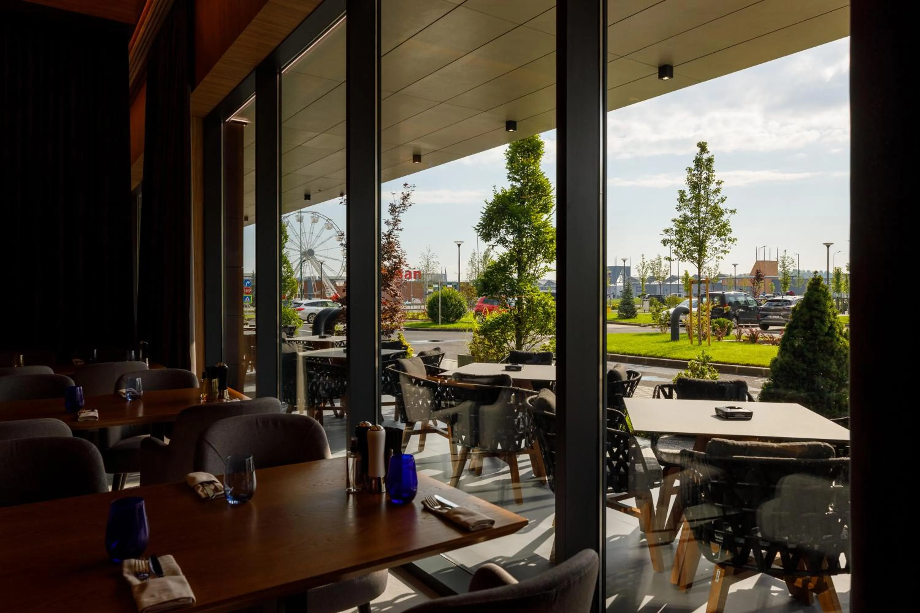 Restaurant/places to eat in Qosmo Brasov Hotel