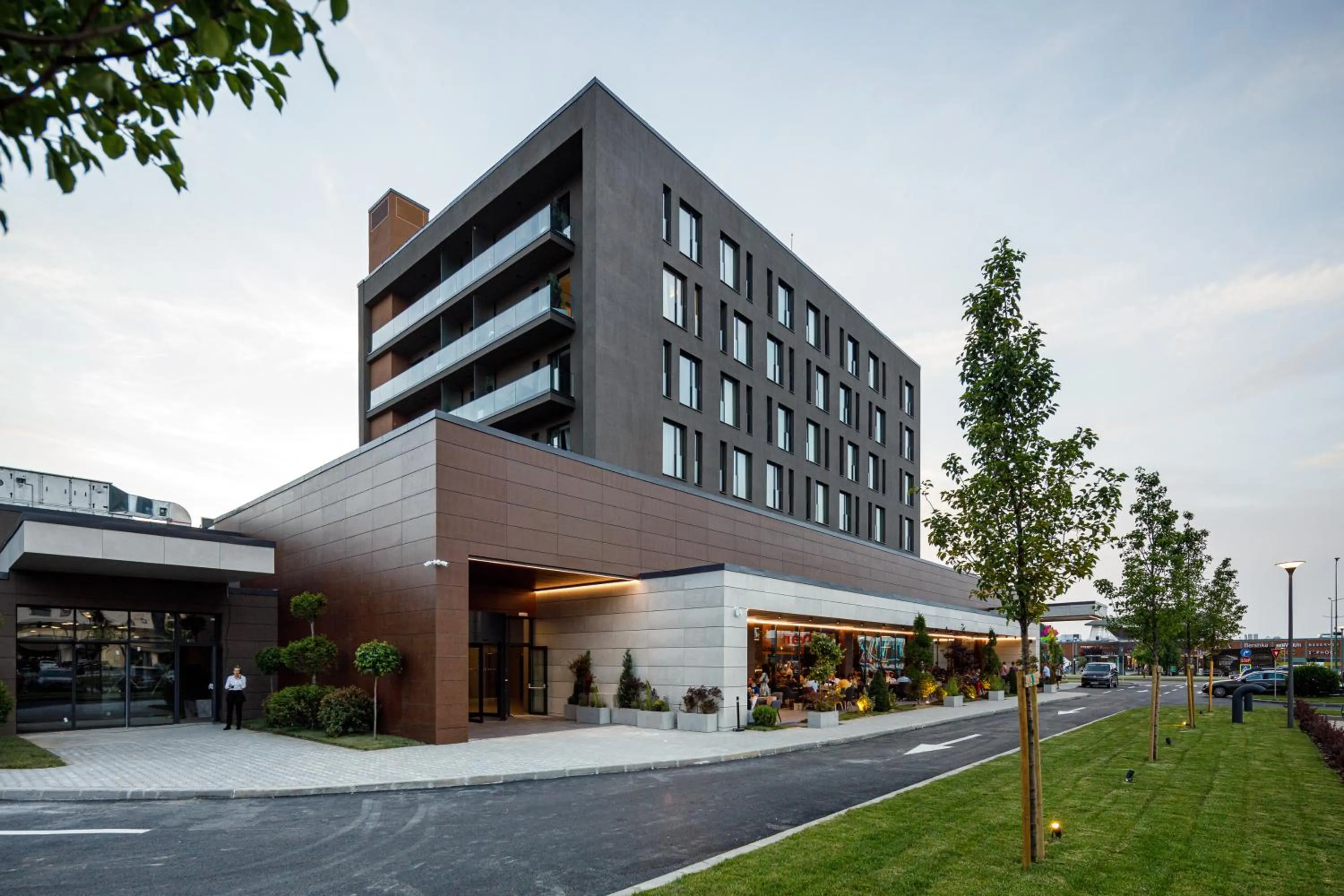 Property building in Qosmo Brasov Hotel