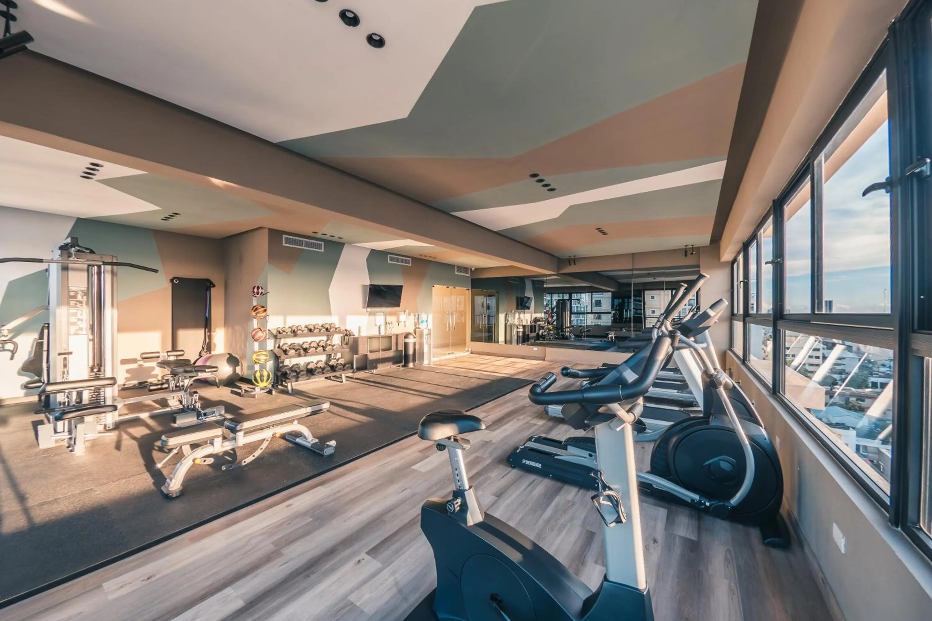 Fitness centre/facilities in Regatta Living Hotel By Mint
