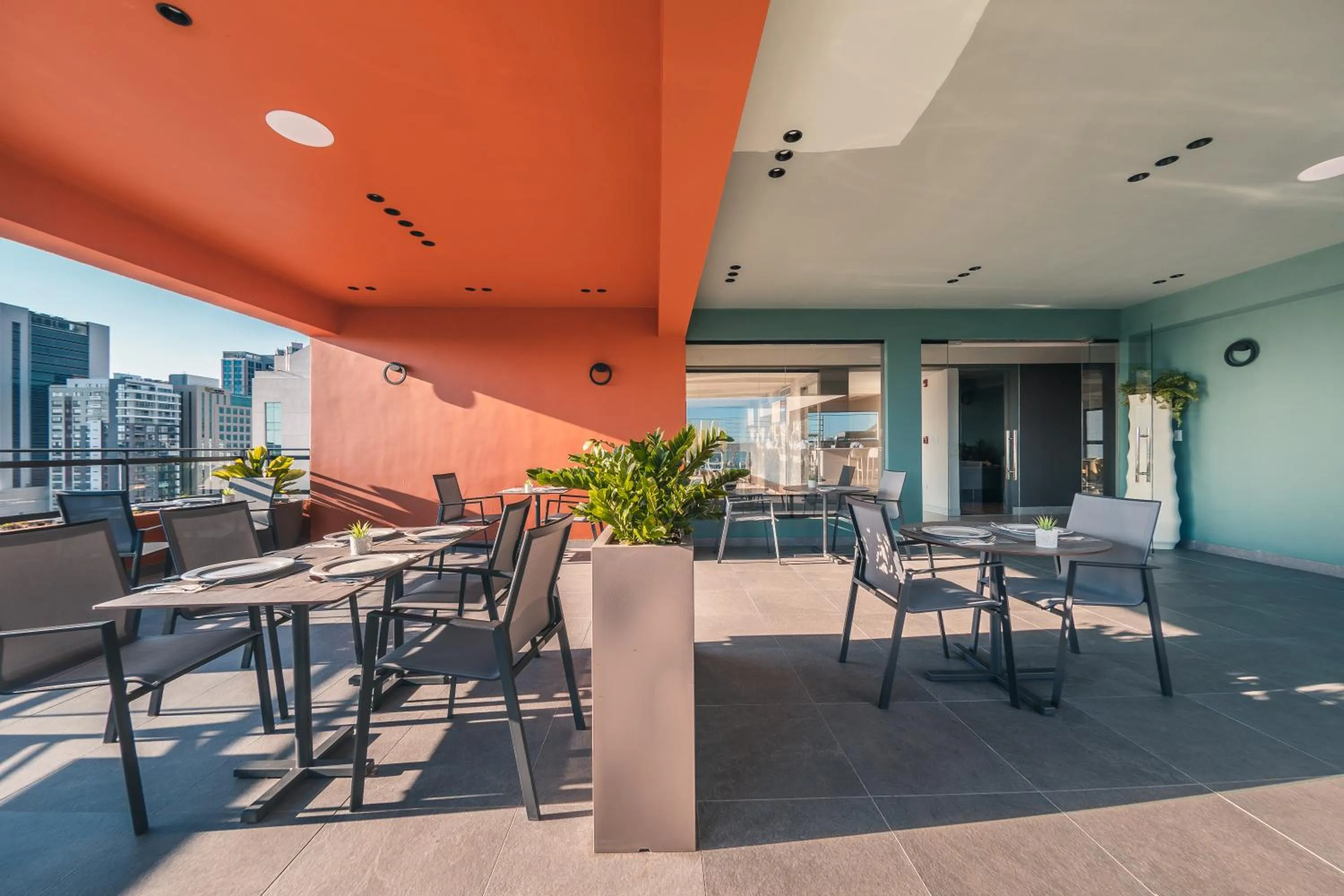 Restaurant/places to eat in Regatta Living Hotel By Mint