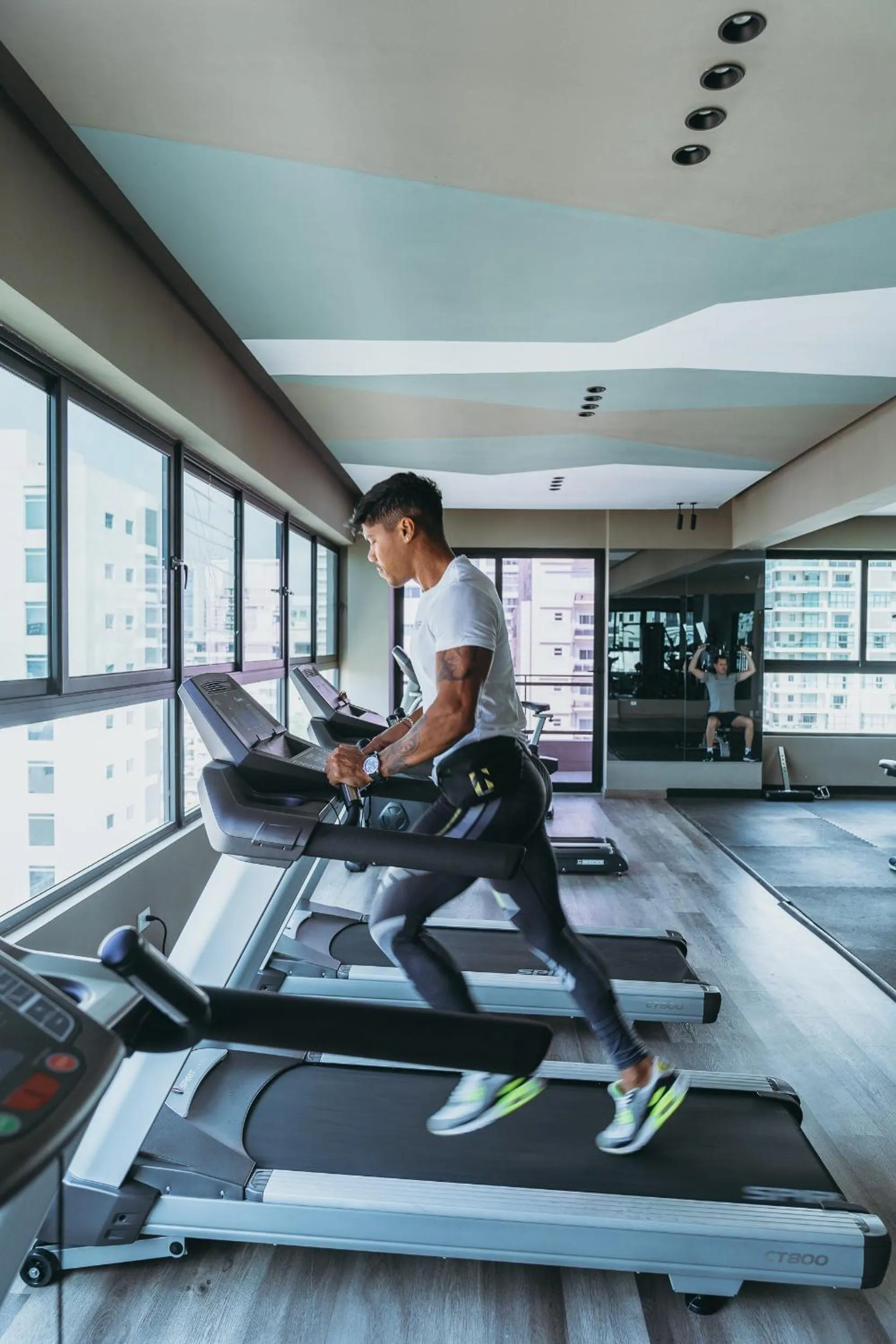 Fitness centre/facilities in Regatta Living Hotel By Mint