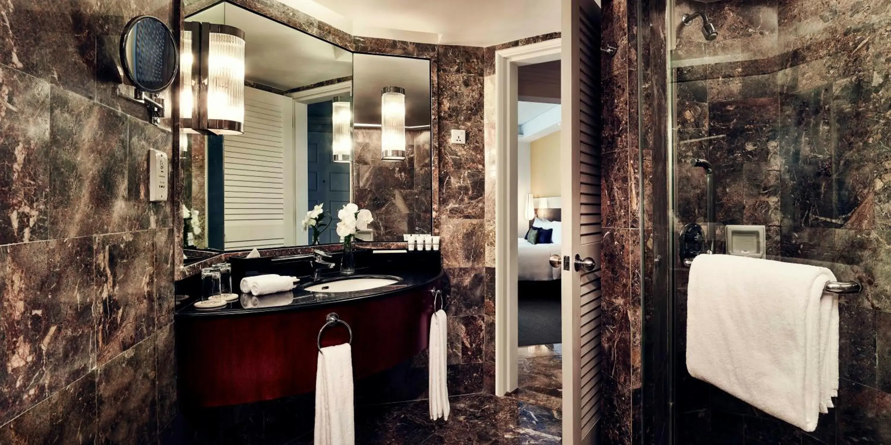 Premier Lake View Room in Pan Pacific Hanoi Premier Lake View Room in Pan Pacific Hanoi