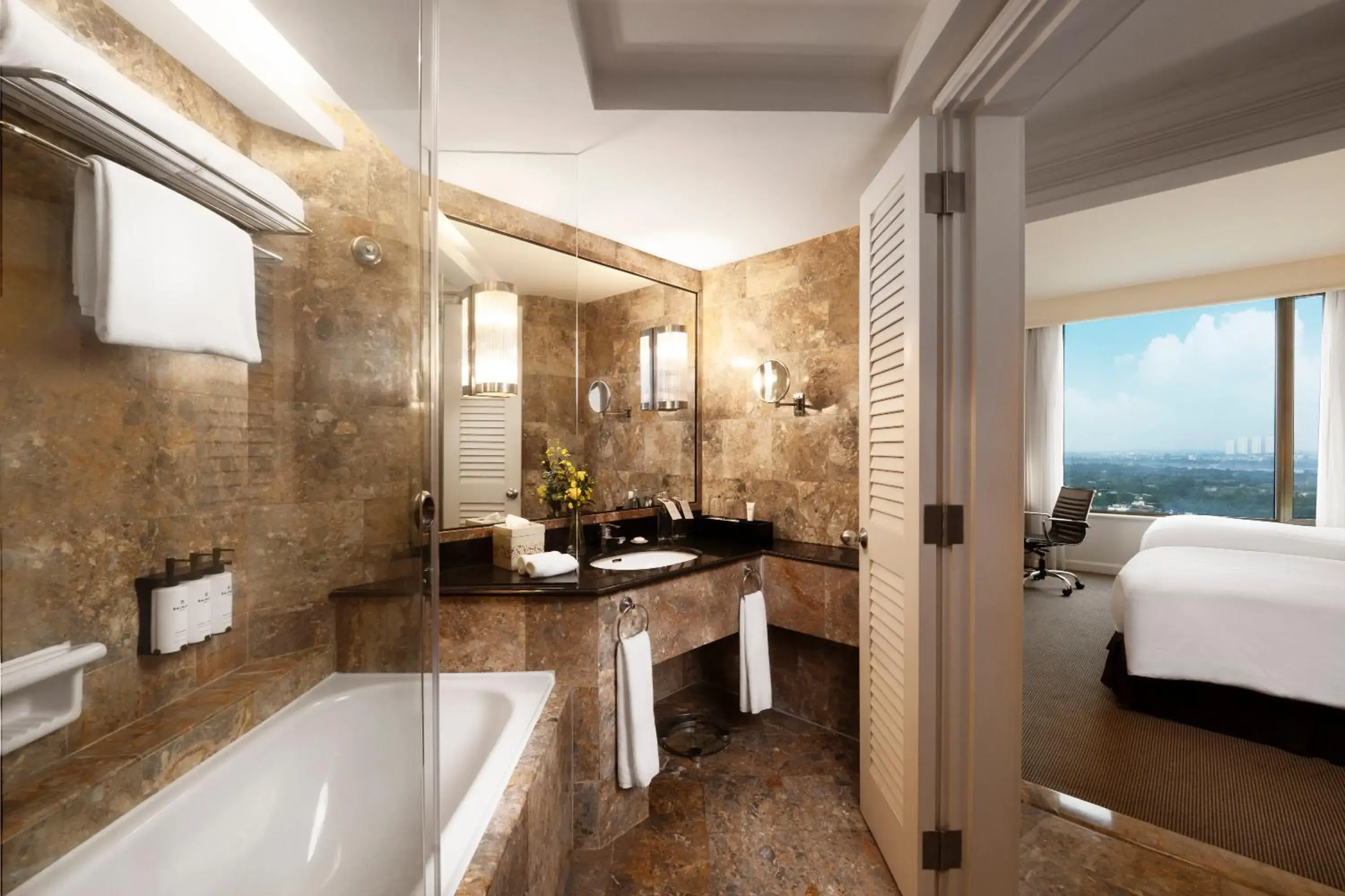 Deluxe Double Room in Pan Pacific Hanoi Deluxe Double Room in Pan Pacific Hanoi