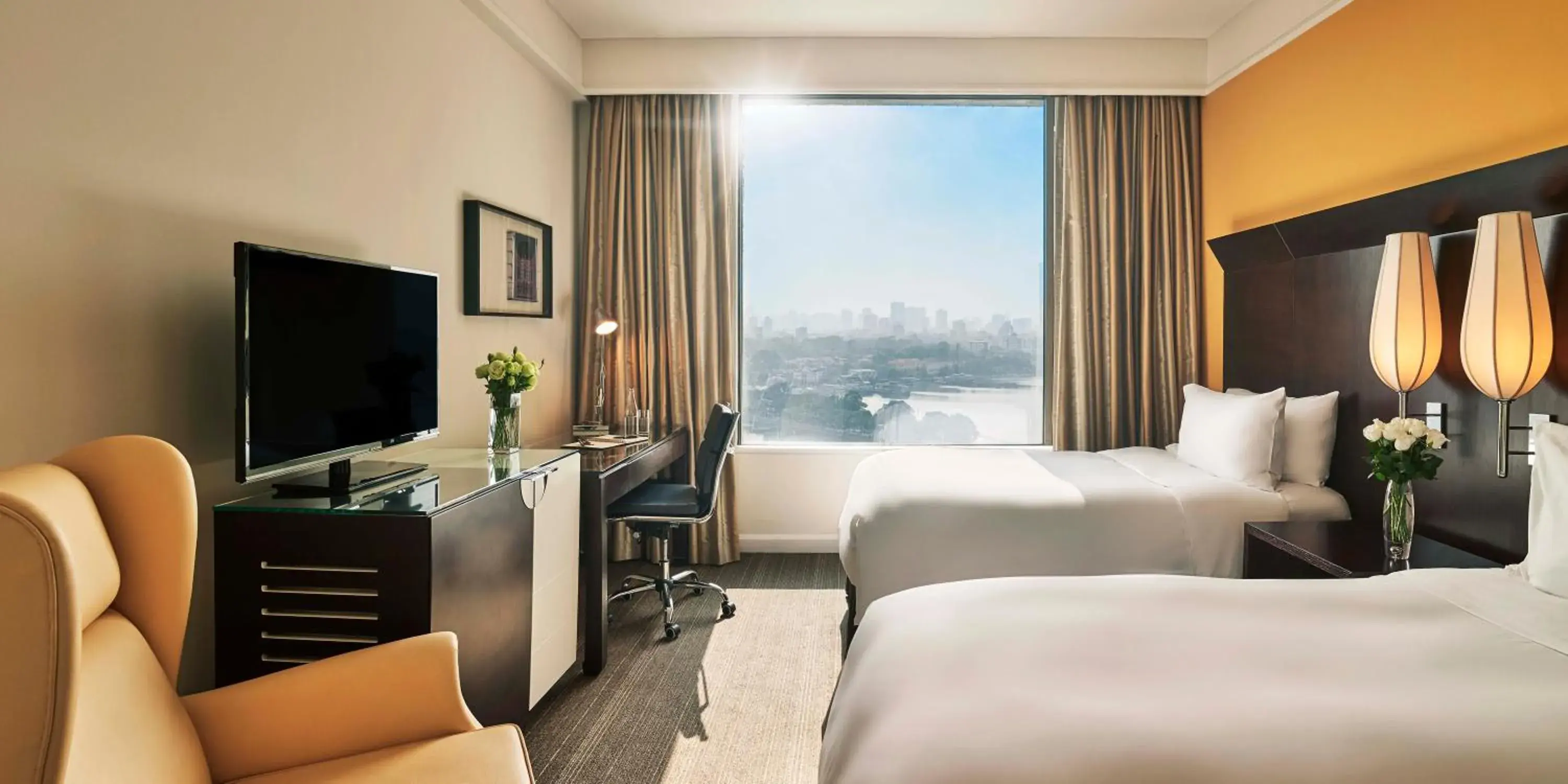 Deluxe Twin Room with Lake View in Pan Pacific Hanoi Deluxe Twin Room with Lake View in Pan Pacific Hanoi