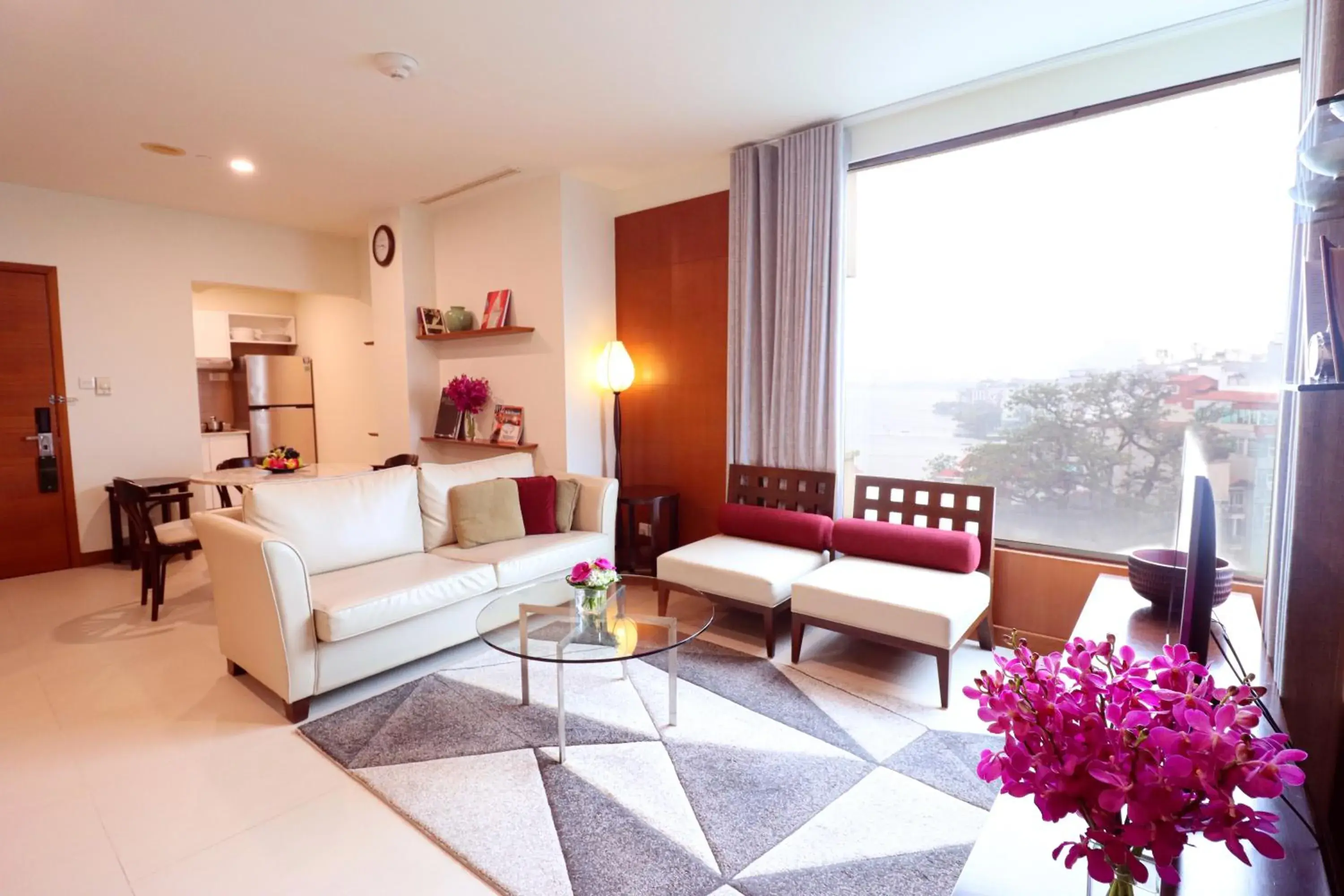 One-Bedroom Apartment with City View in Pan Pacific Hanoi One-Bedroom Apartment with City View in Pan Pacific Hanoi