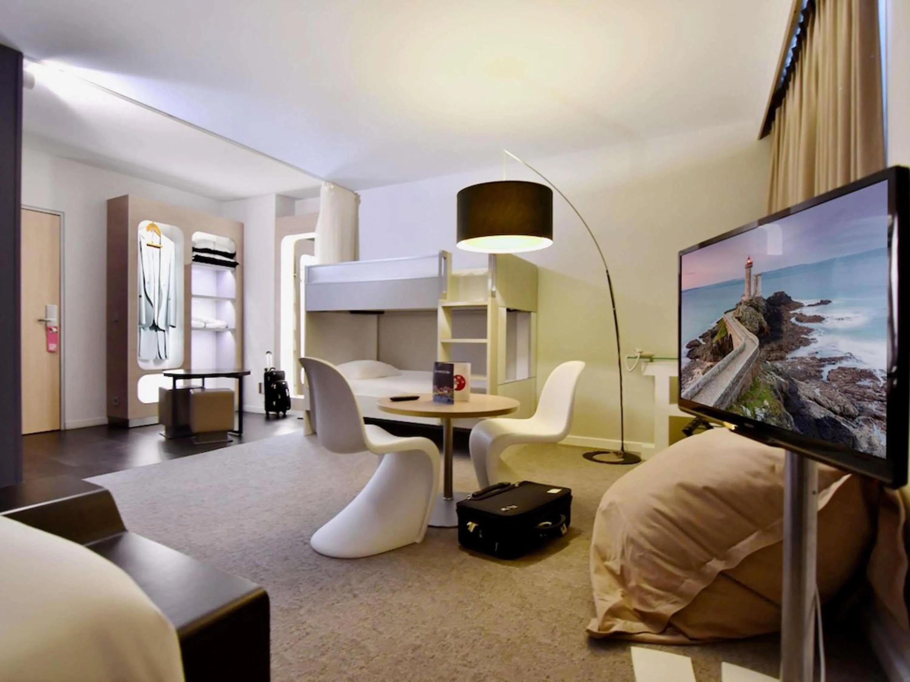 Bedroom, Bed in ibis Styles Brest Centre Port