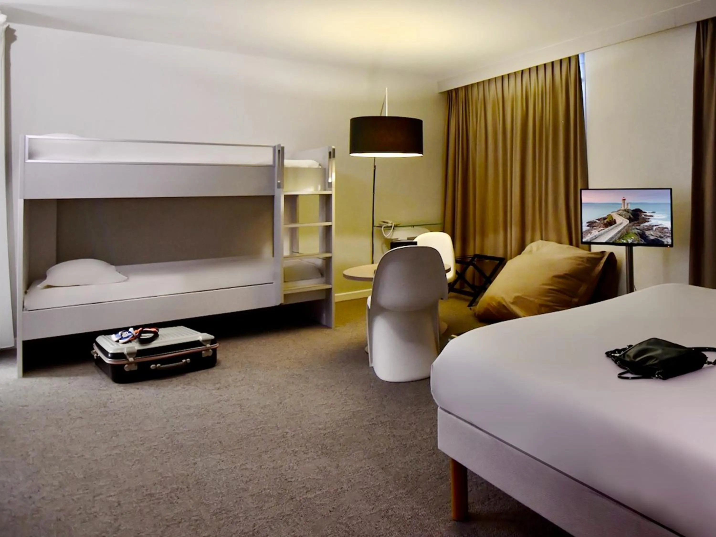 Family, Bed in ibis Styles Brest Centre Port