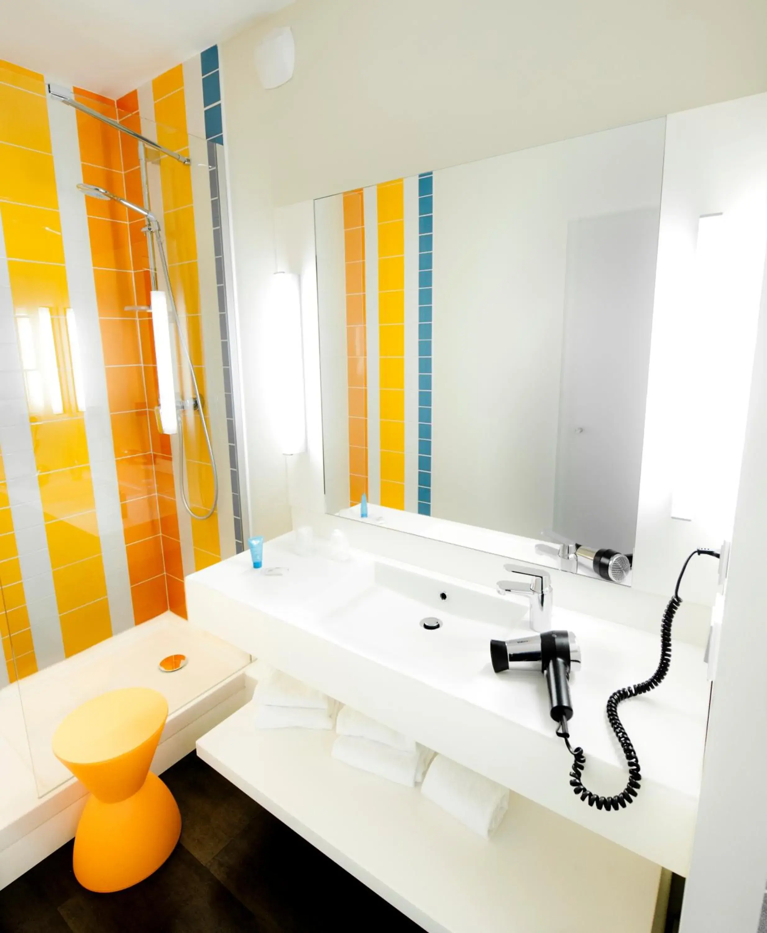 Family Room with 2 Double Beds in ibis Styles Brest Centre Port Family Room with 2 Double Beds in ibis Styles Brest Centre Port