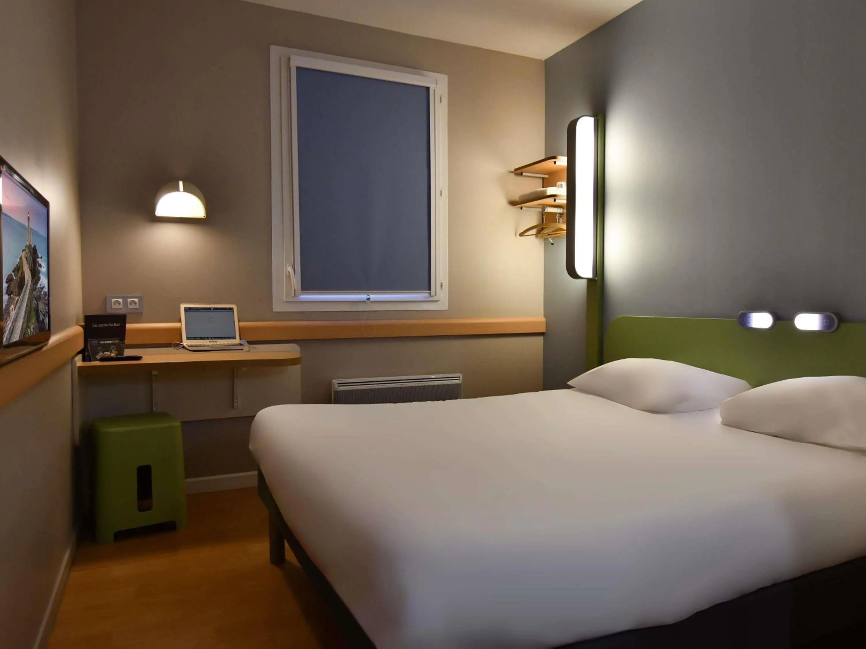 Bedroom, Bed in ibis budget Brest Centre Port