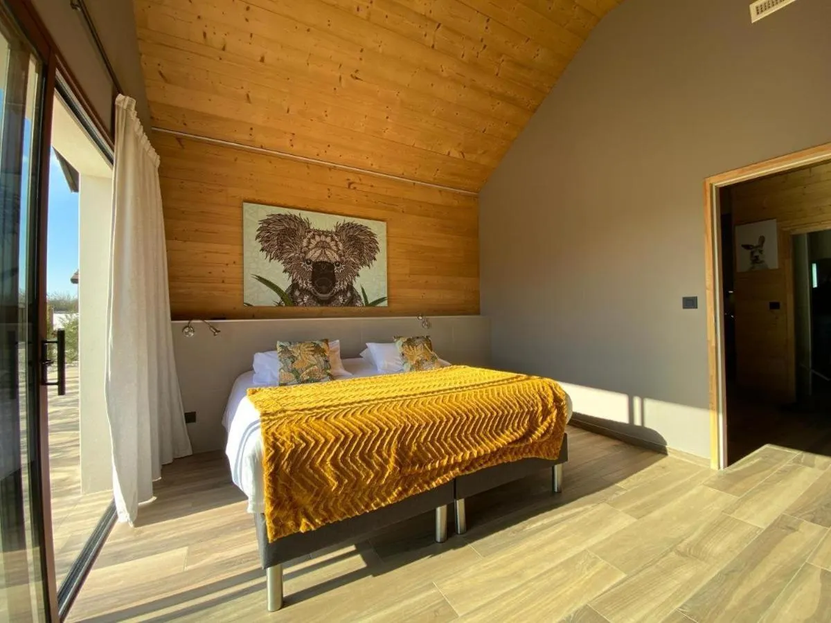 Bedroom, Bed in World Hotel