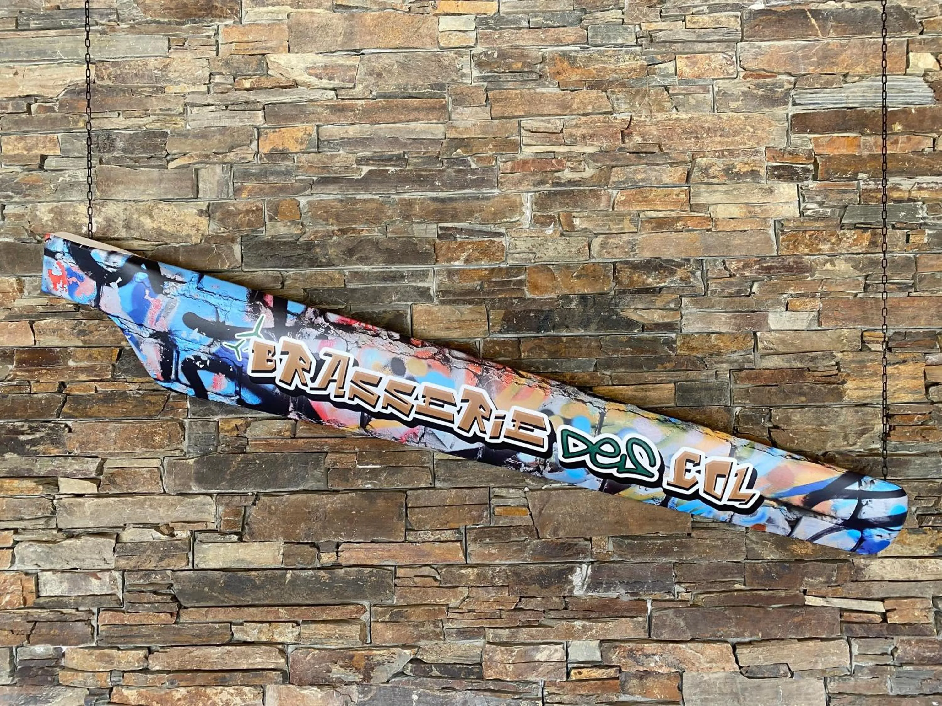 Restaurant/places to eat in World Hotel