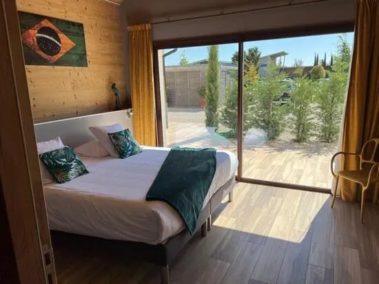 Bedroom, Bed in World Hotel