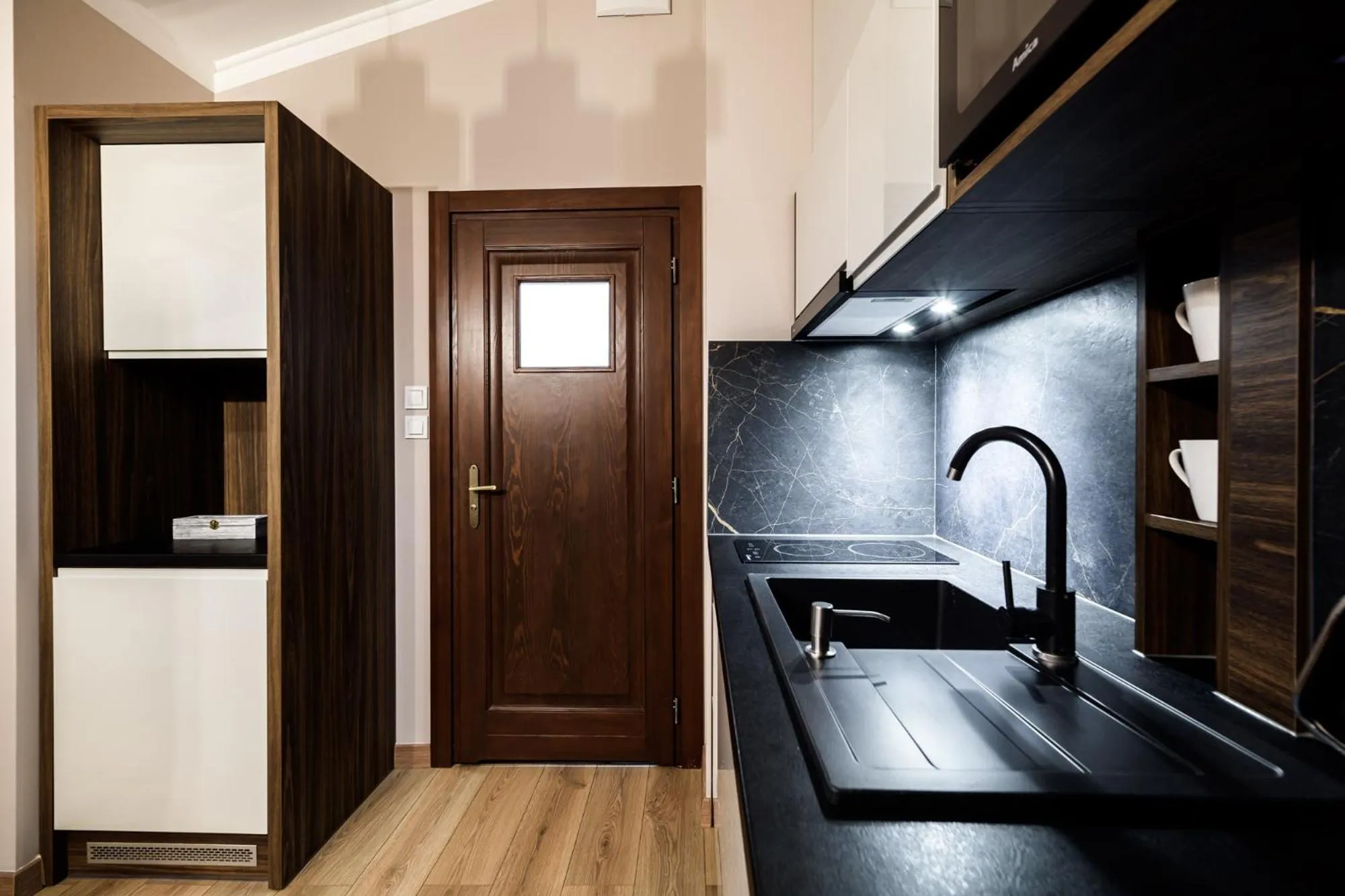 Kitchen or kitchenette in Apart Residence Ariańska 16 by NEARTO PL