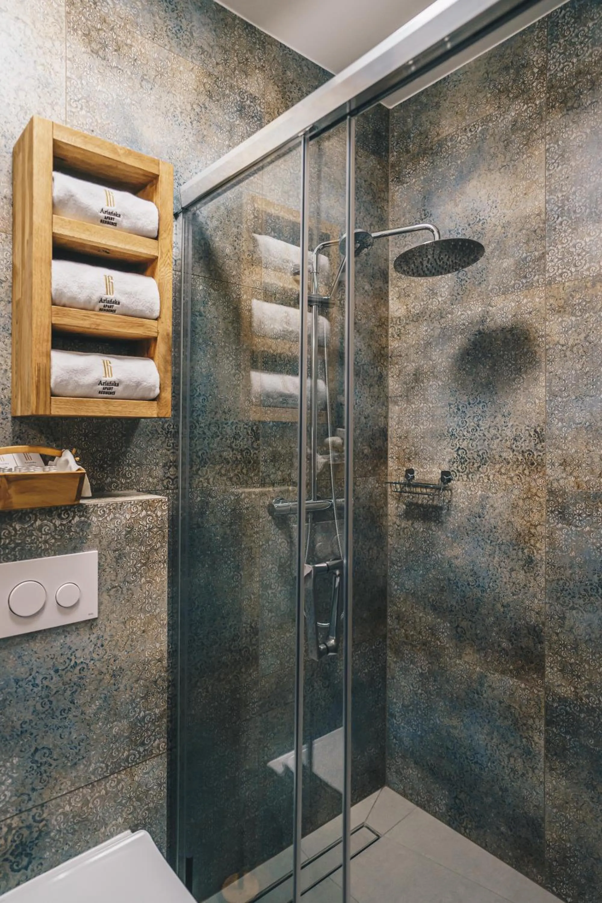 Bathroom in Apart Residence Ariańska 16 by NEARTO PL